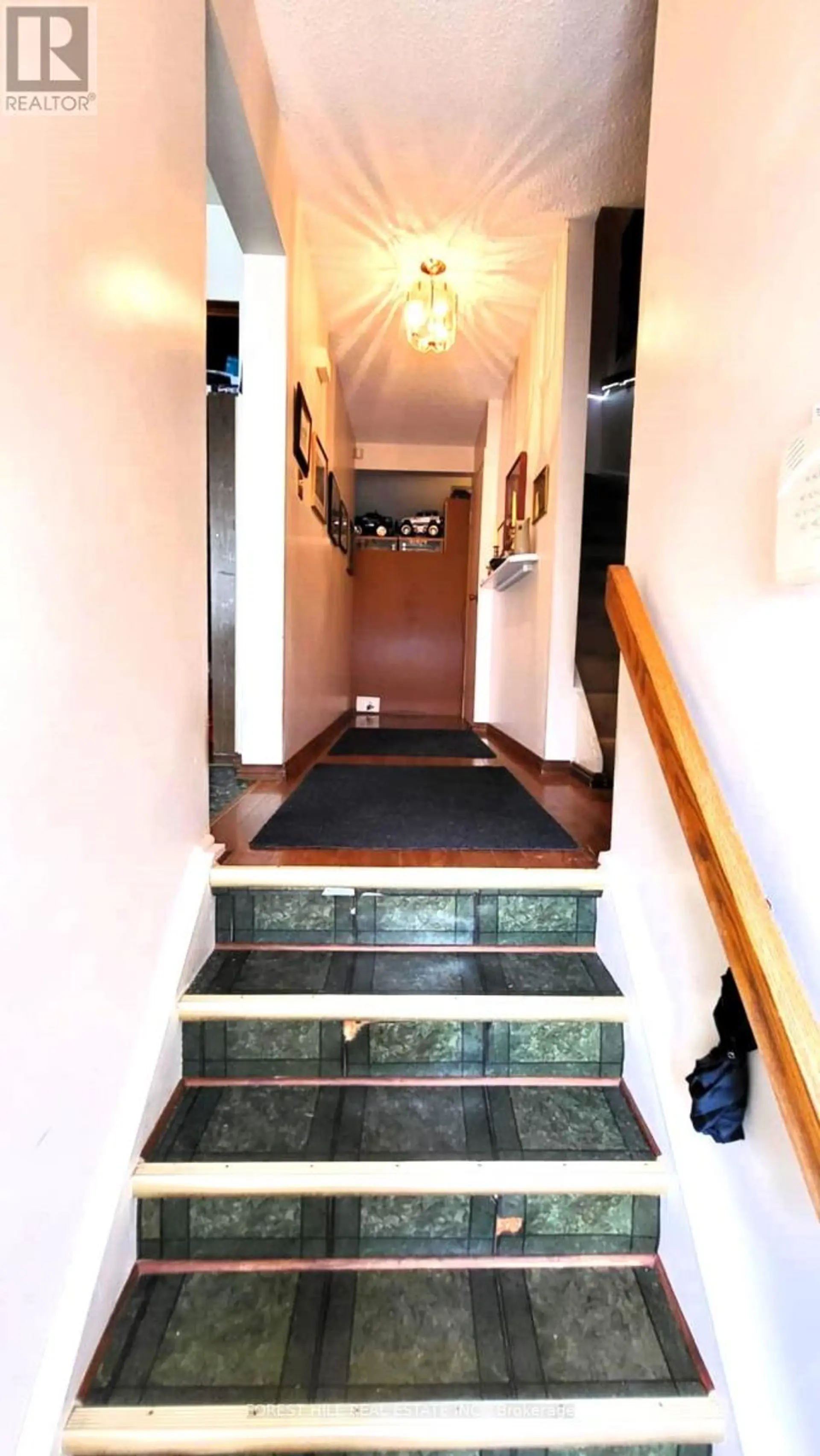 #104 104 BARONWOOD COURT - Image 4