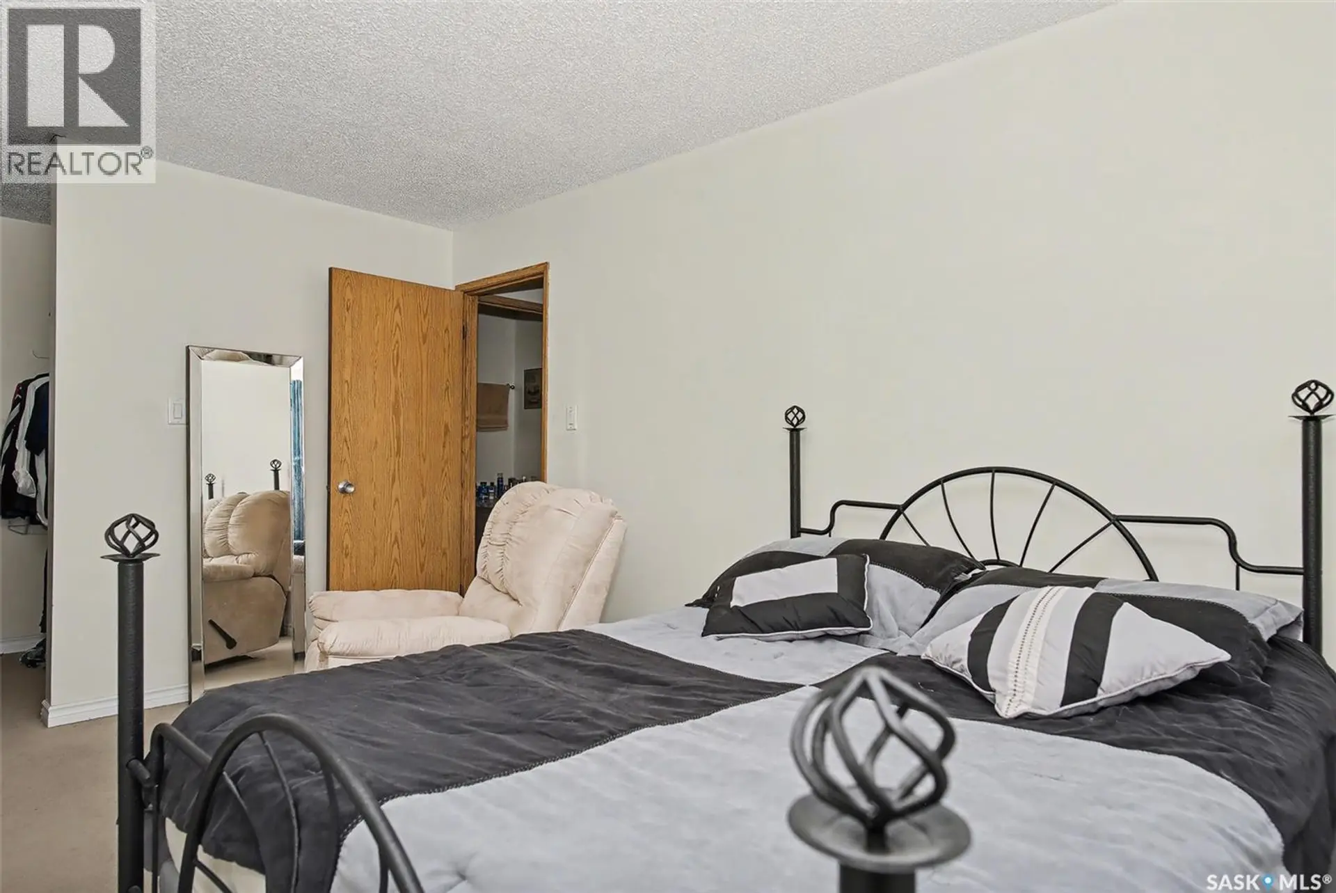 #301 35 alport CRESCENT - Image 11