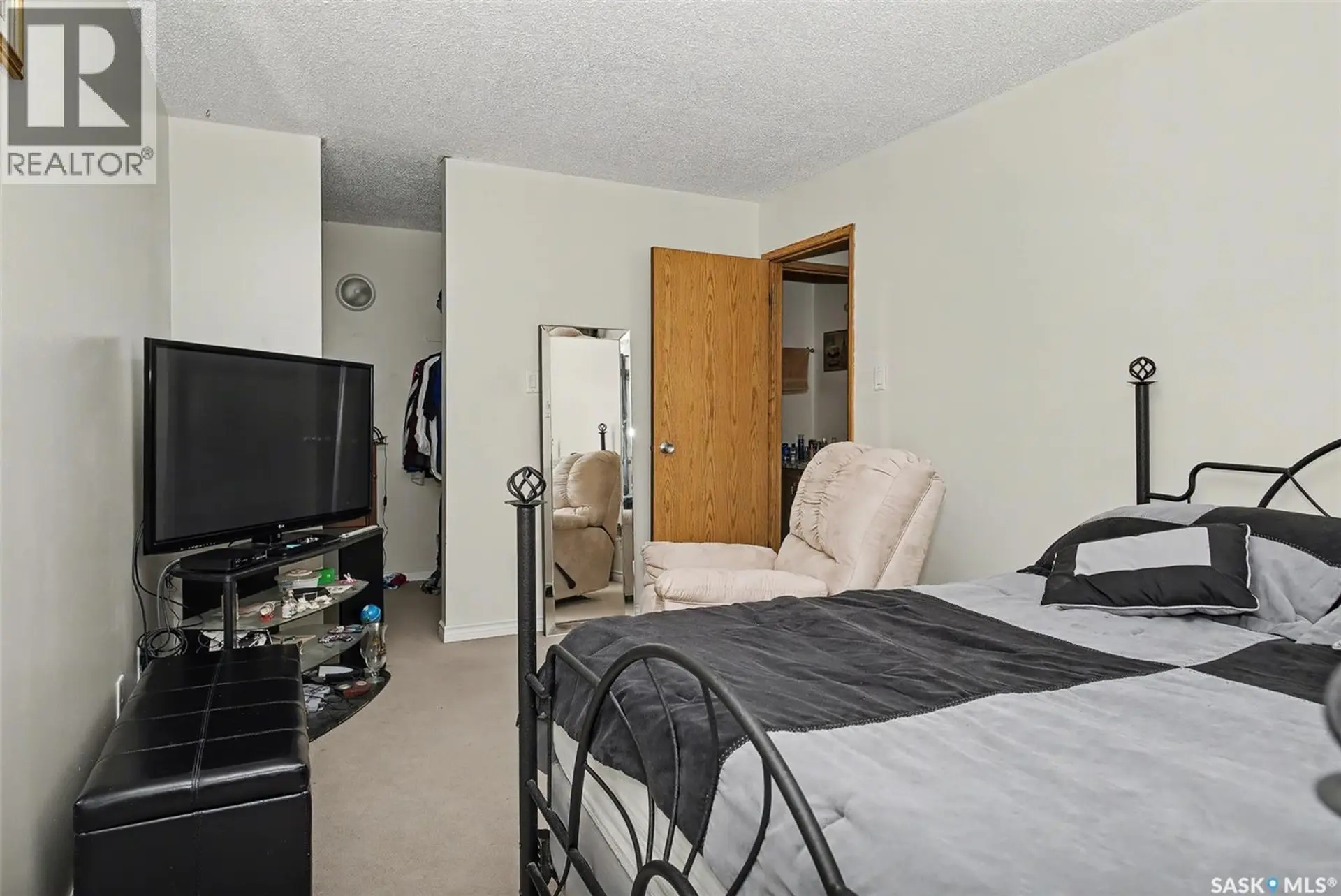#301 35 alport CRESCENT - Image 12