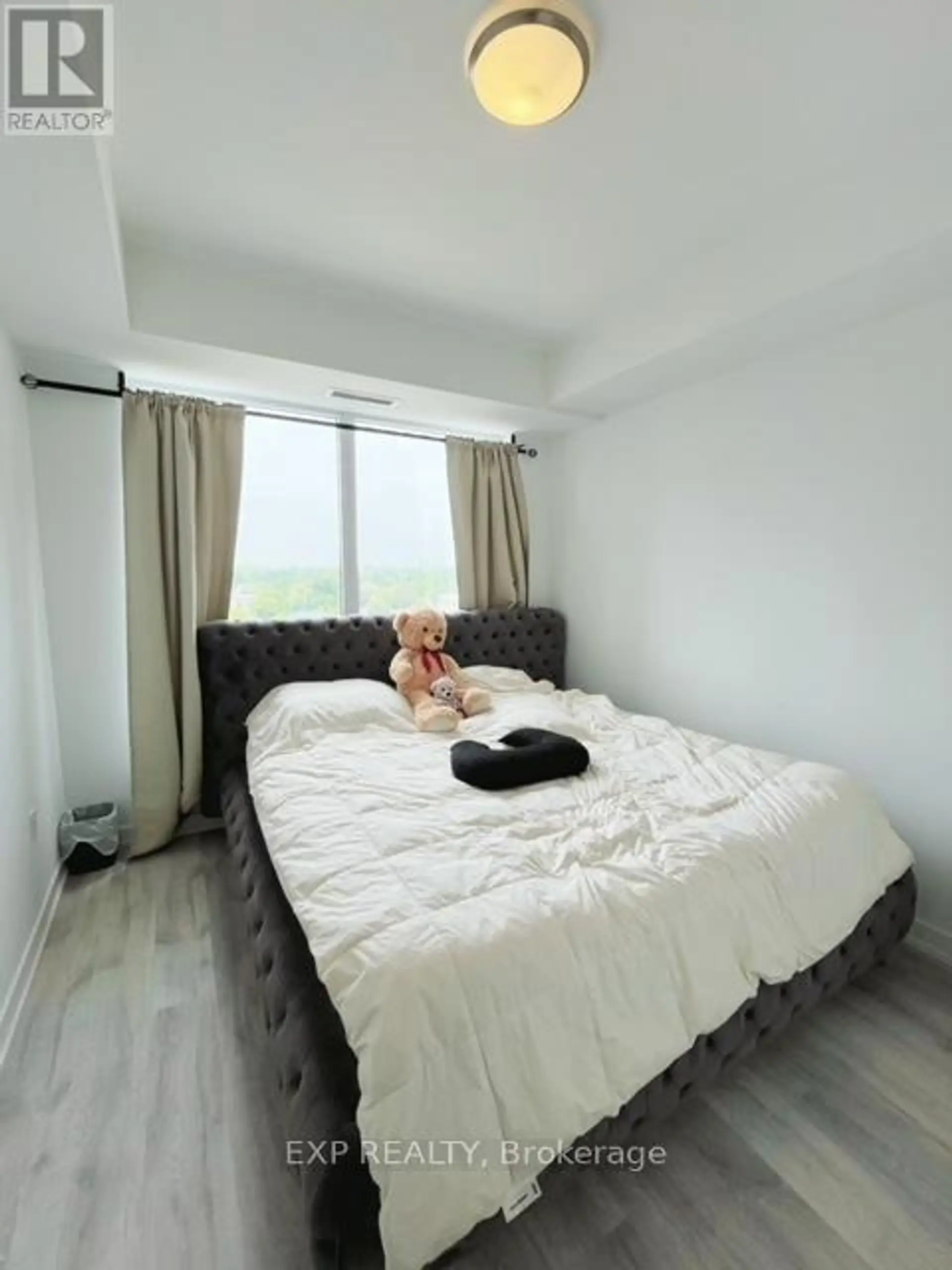 #N735 7 GOLDEN LION HEIGHTS - Image 5