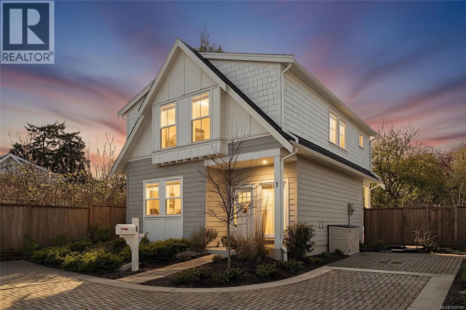 Property at #1 3120 Washington Ave, Victoria, BC