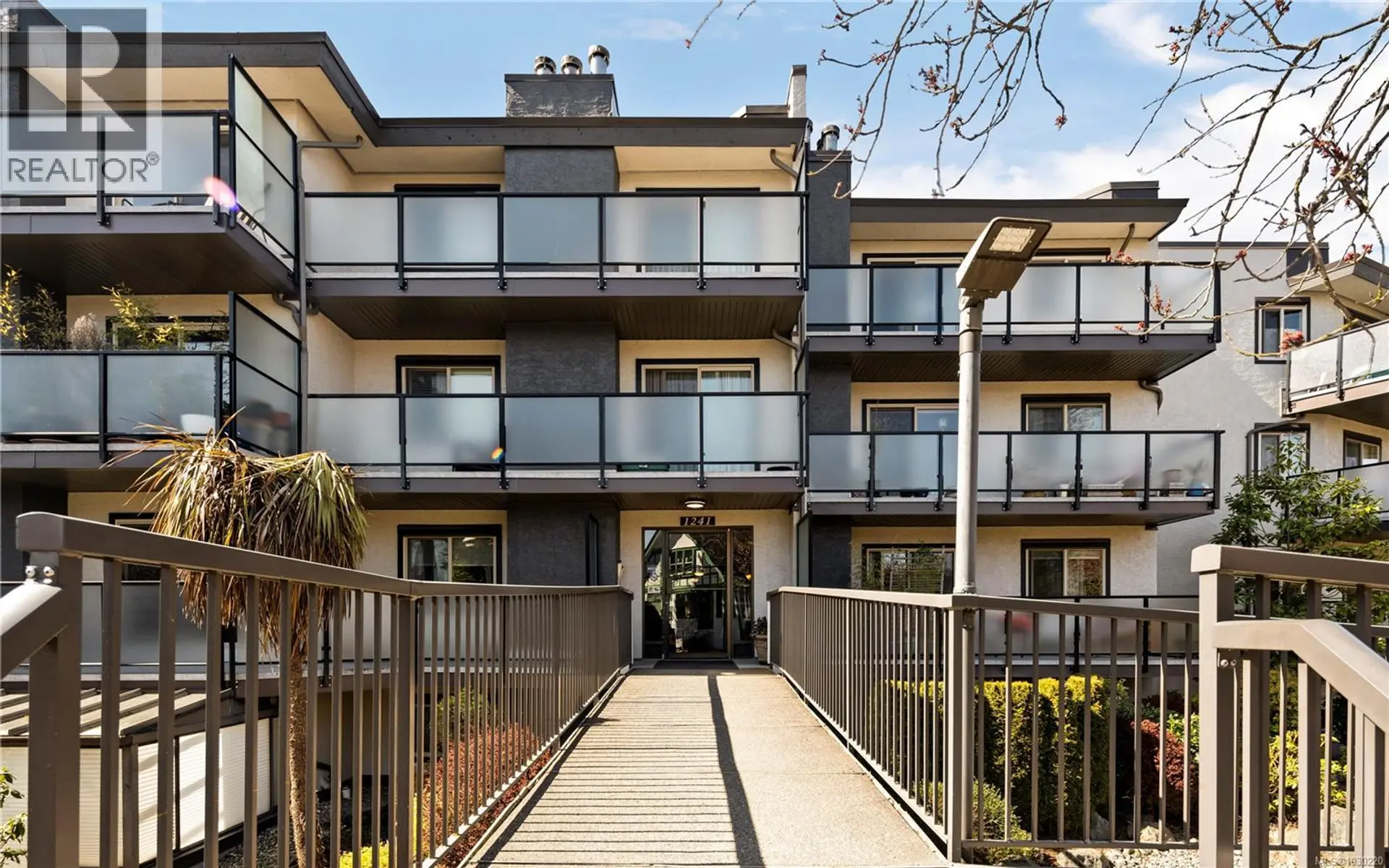Property at #402 1241 Fairfield Rd, Victoria, BC