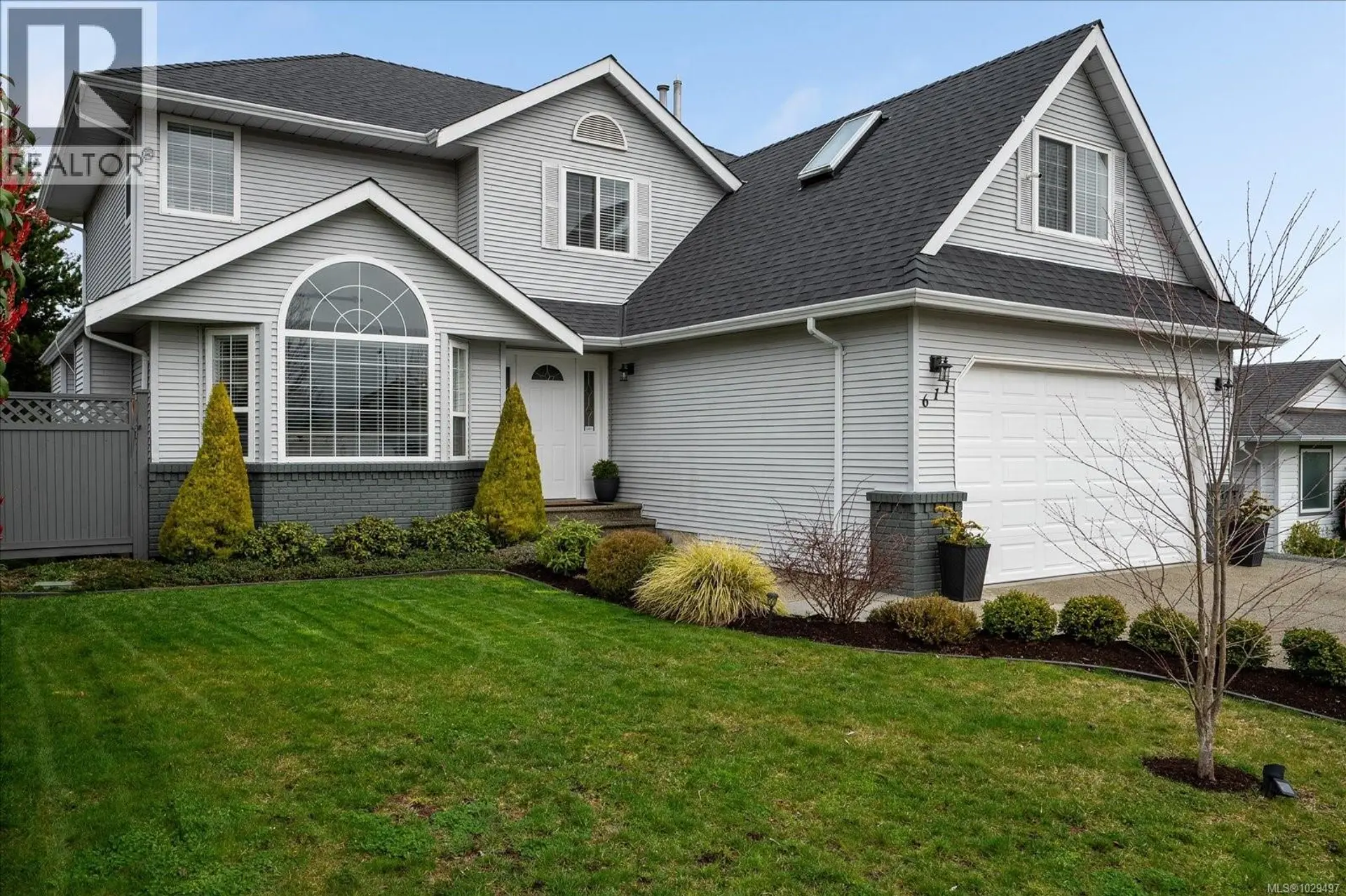 Property at 611 Ermineskin Ave, Parksville, BC