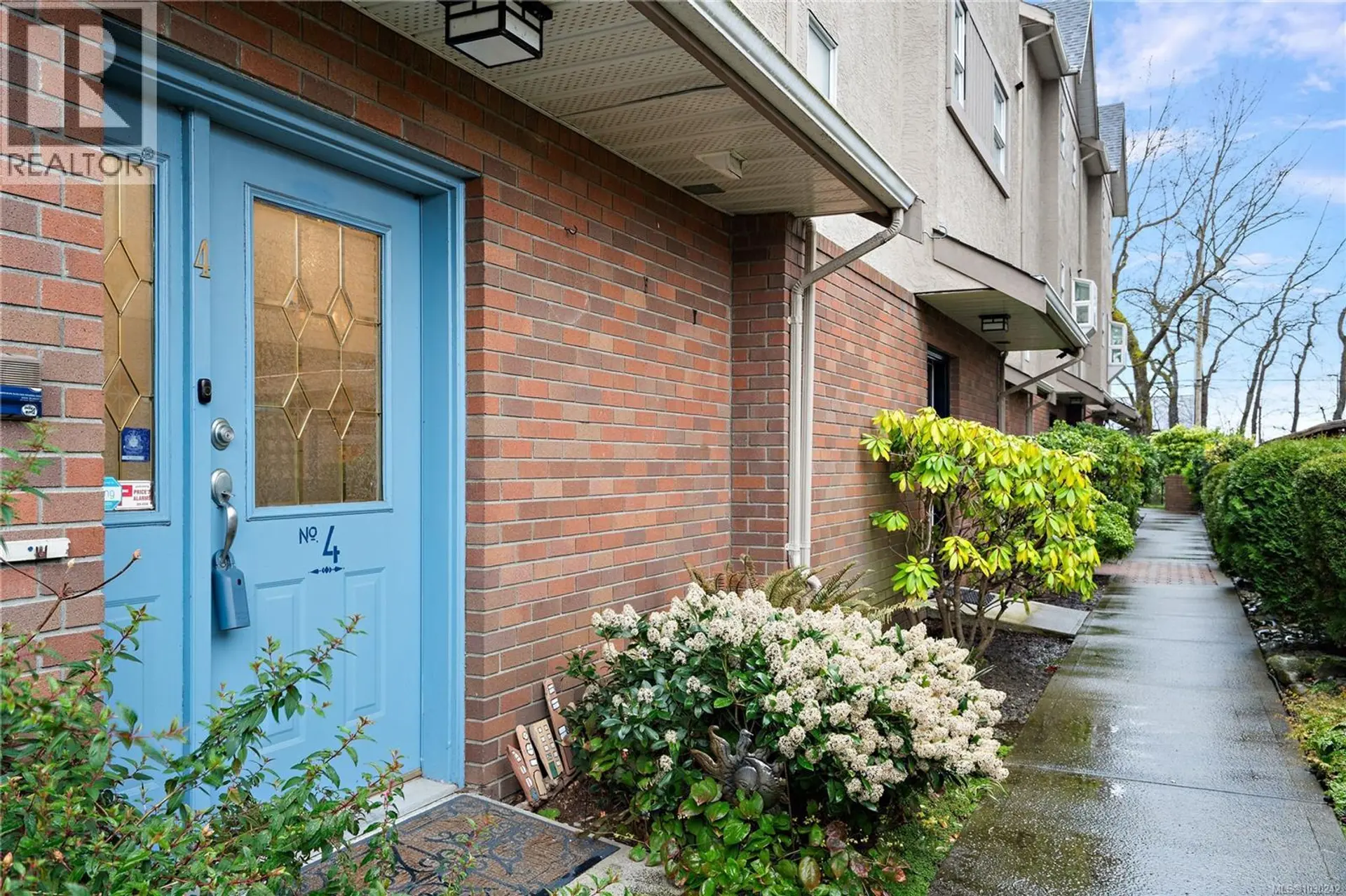 Property at #4 108 Dallas Rd, Victoria, BC