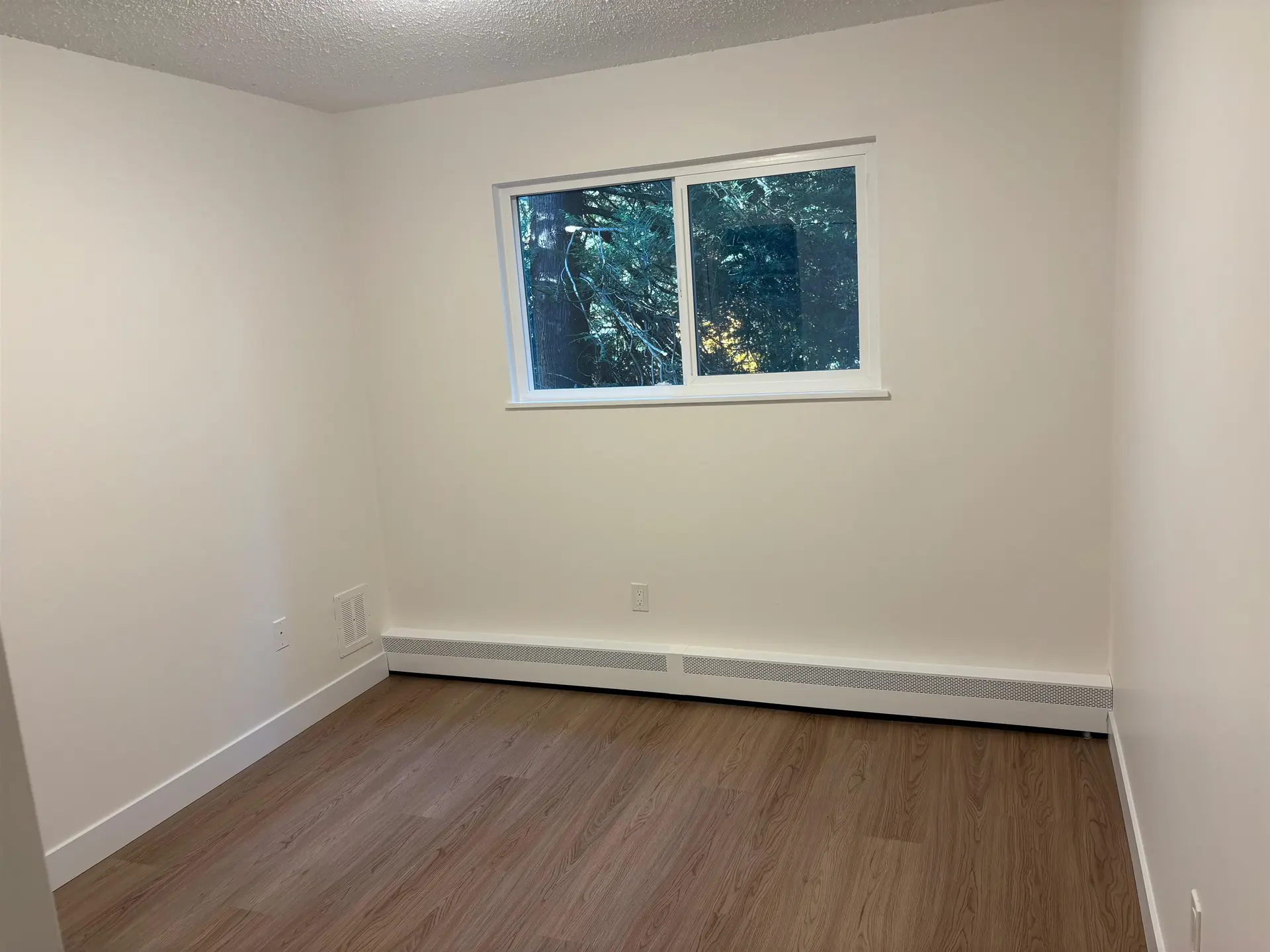 #102 200 Westhill Place - Image 8