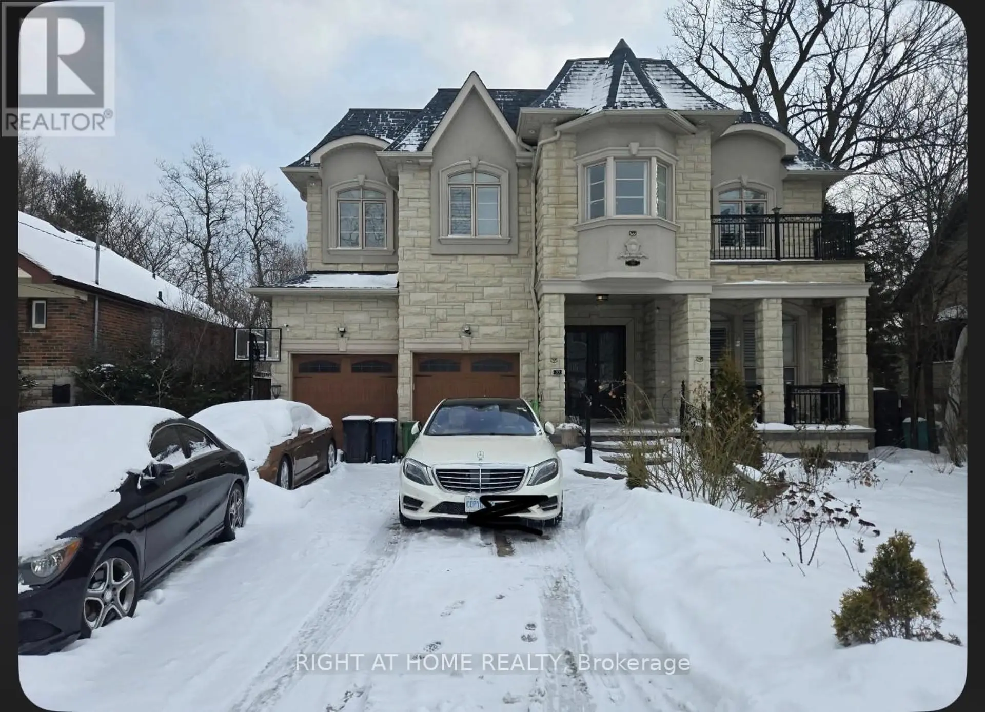 35 DRAKE CRESCENT - Image 1