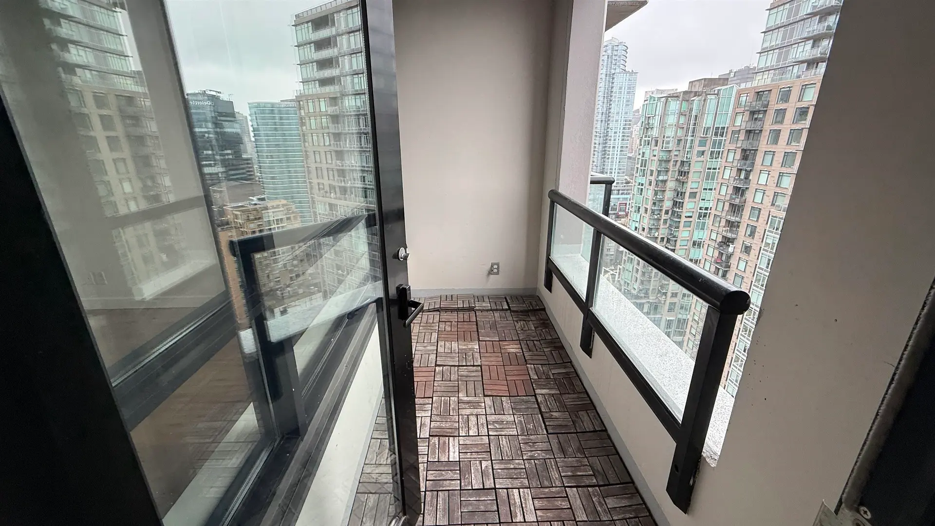 #3008 909 Mainland Street - Image 8