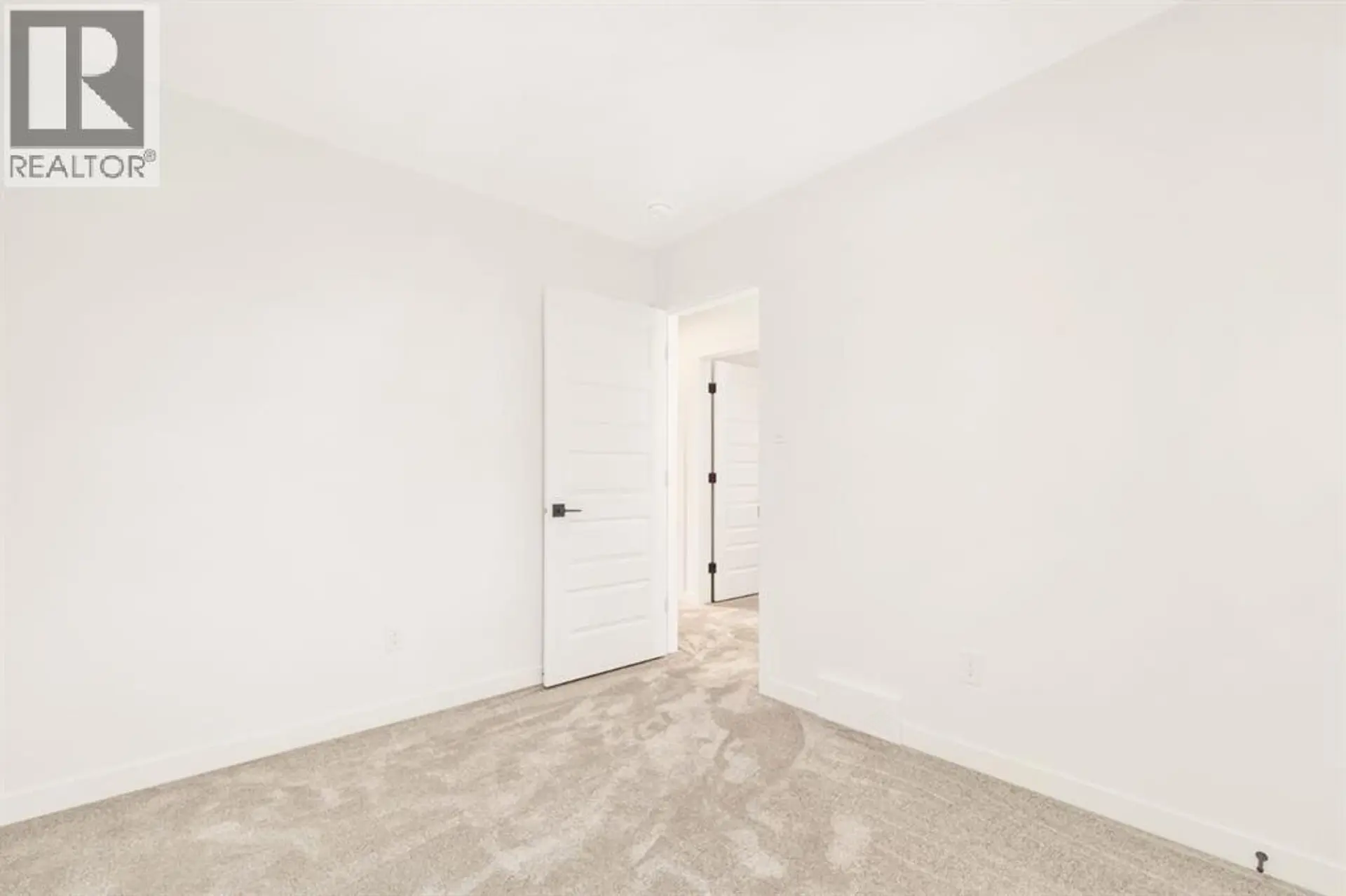 82 MINERS ROAD W - Image 13