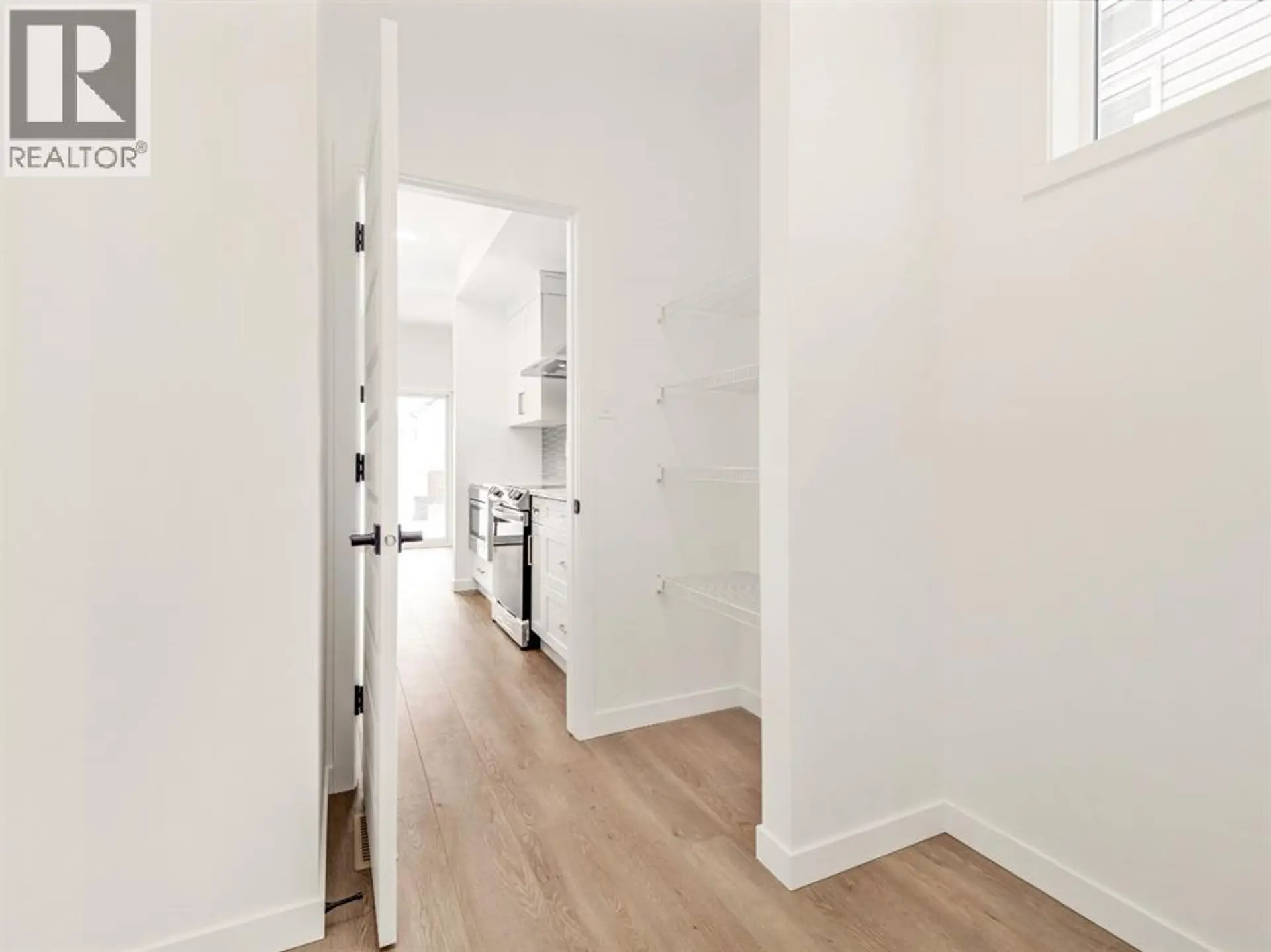 82 MINERS ROAD W - Image 3