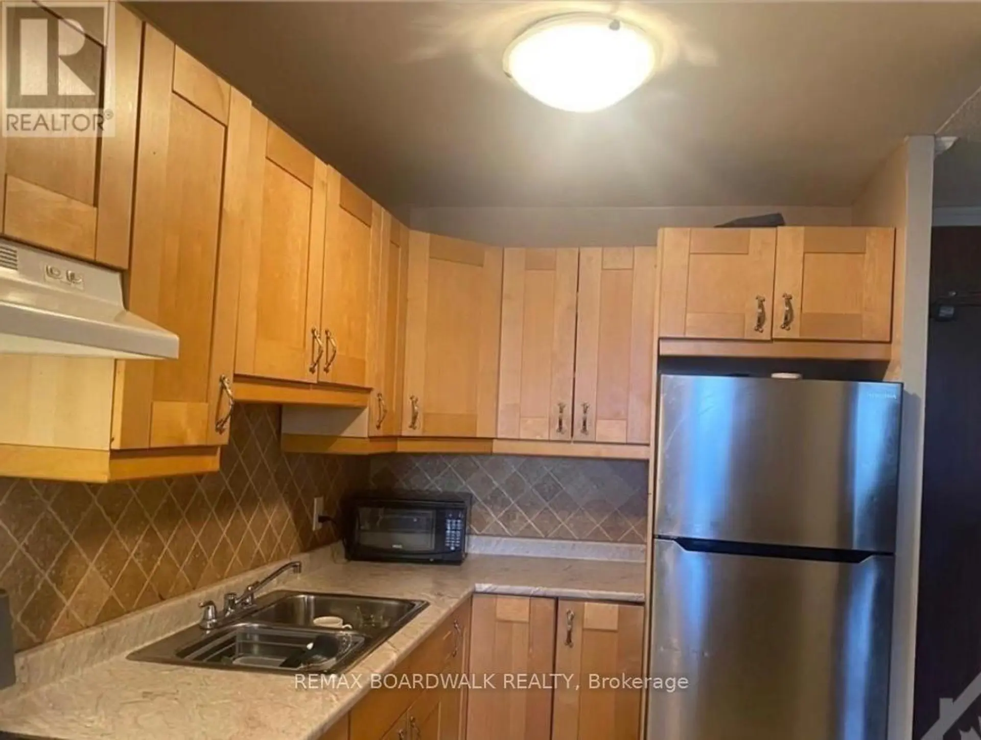 #609 2000 JASMINE CRESCENT - Image 4
