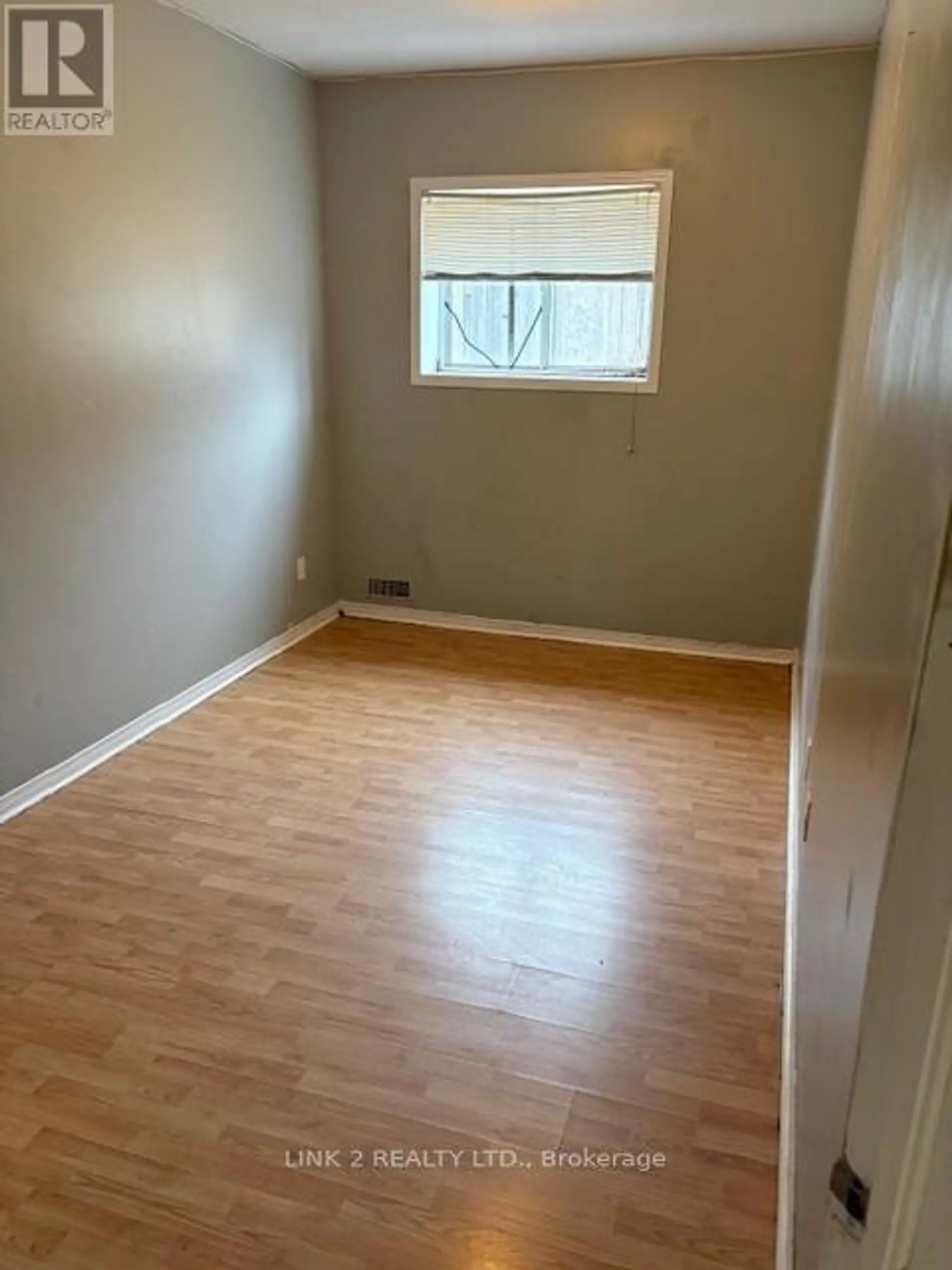 393 FLEMING DRIVE - Image 10