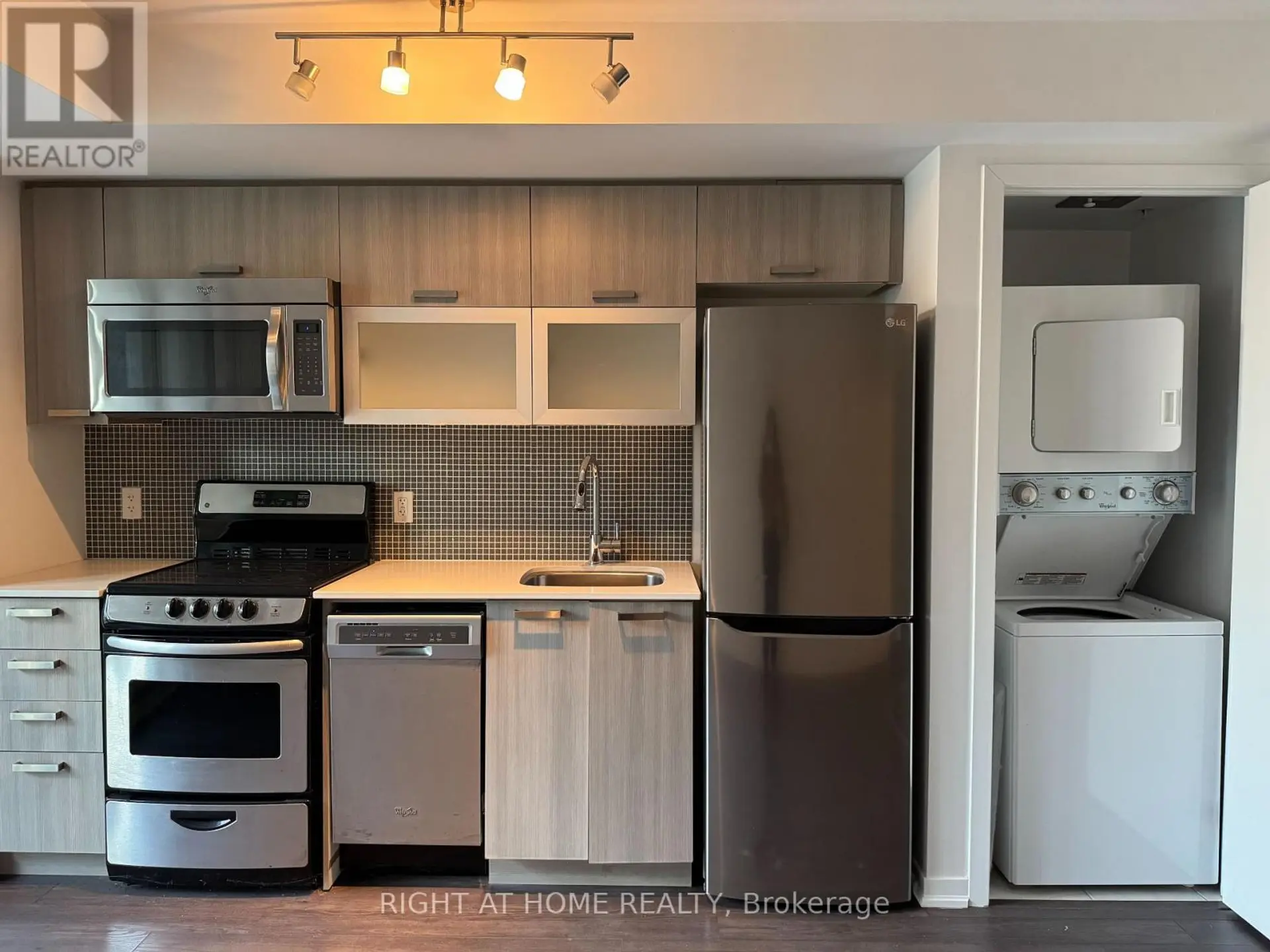 #317 68 ABELL STREET - Image 3