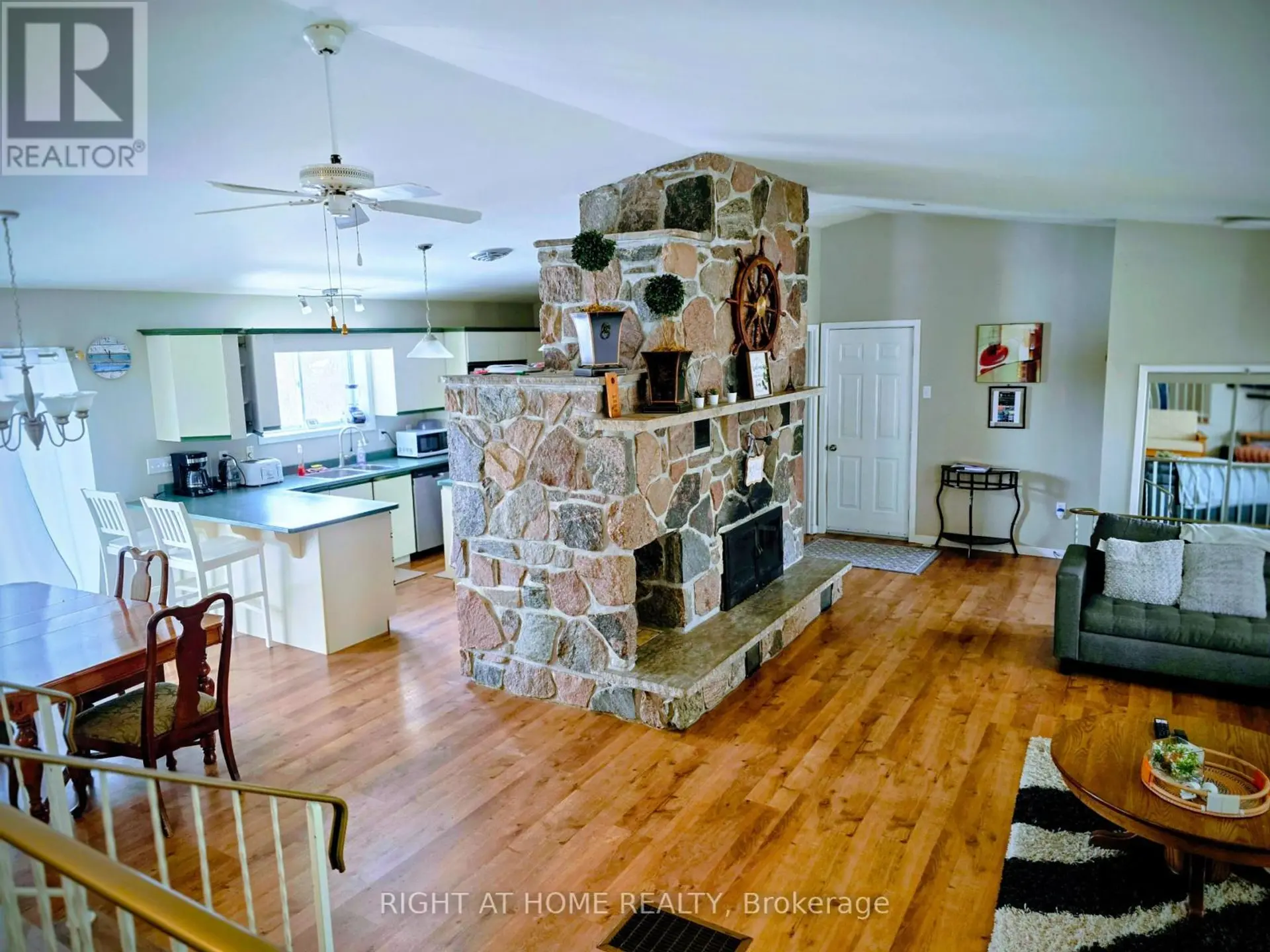 1 OAK STREET N - Image 11
