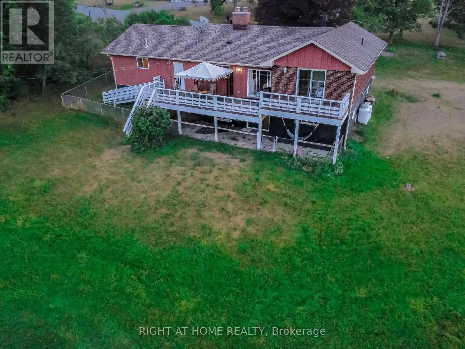 1 OAK STREET N - Image 13