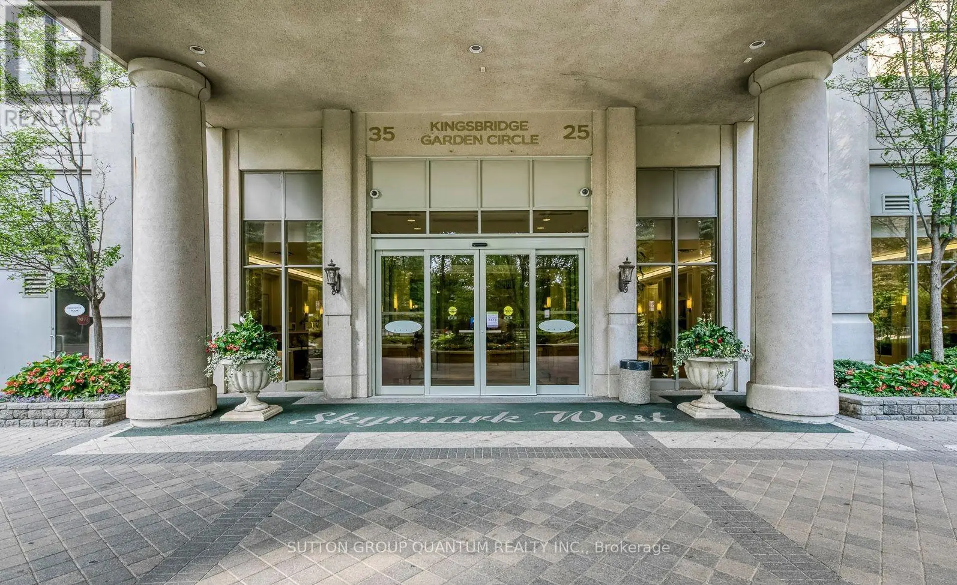 #1123 25 KINGSBRIDGE GARDEN CIRCLE - Image 3