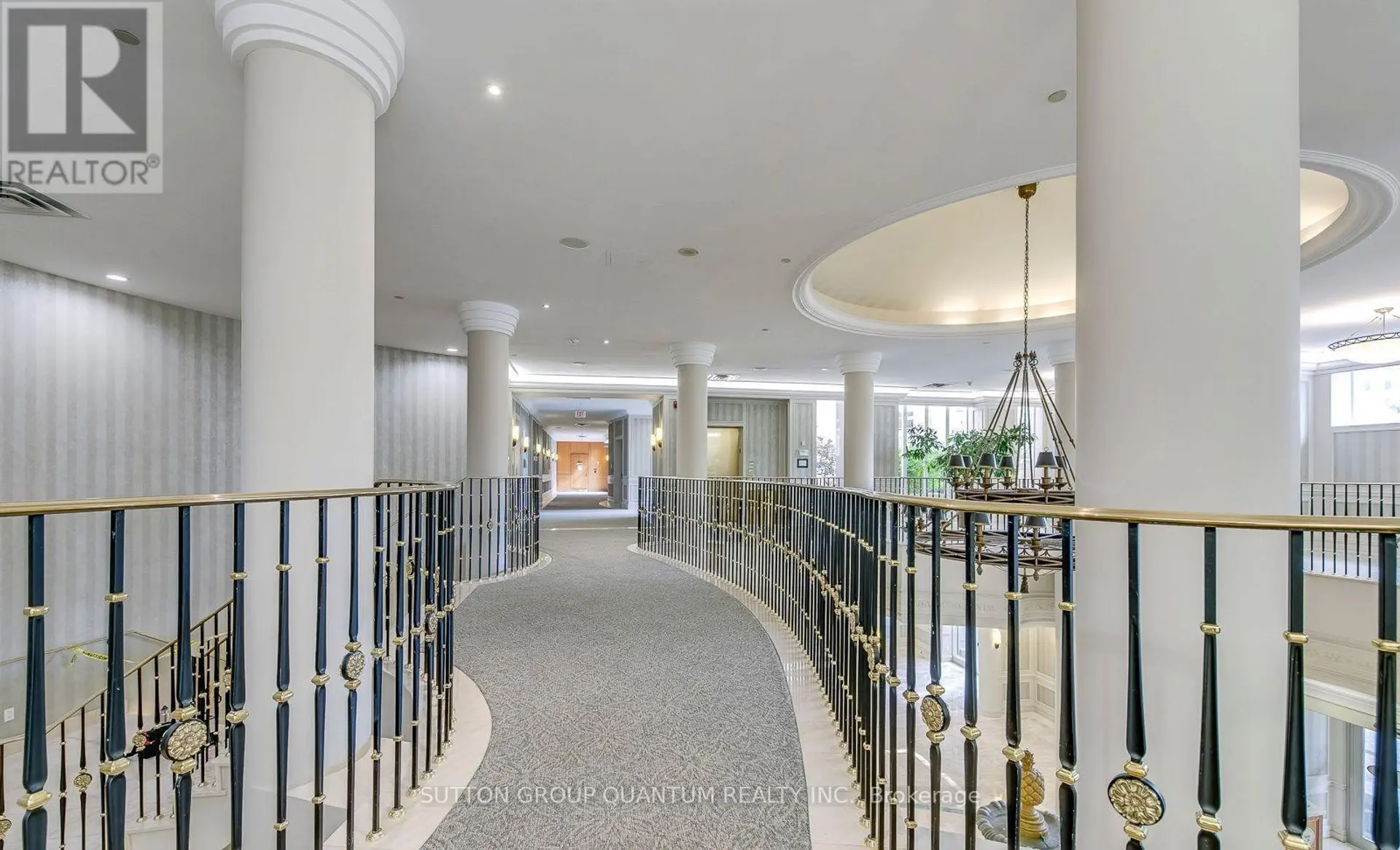#1123 25 KINGSBRIDGE GARDEN CIRCLE - Image 4