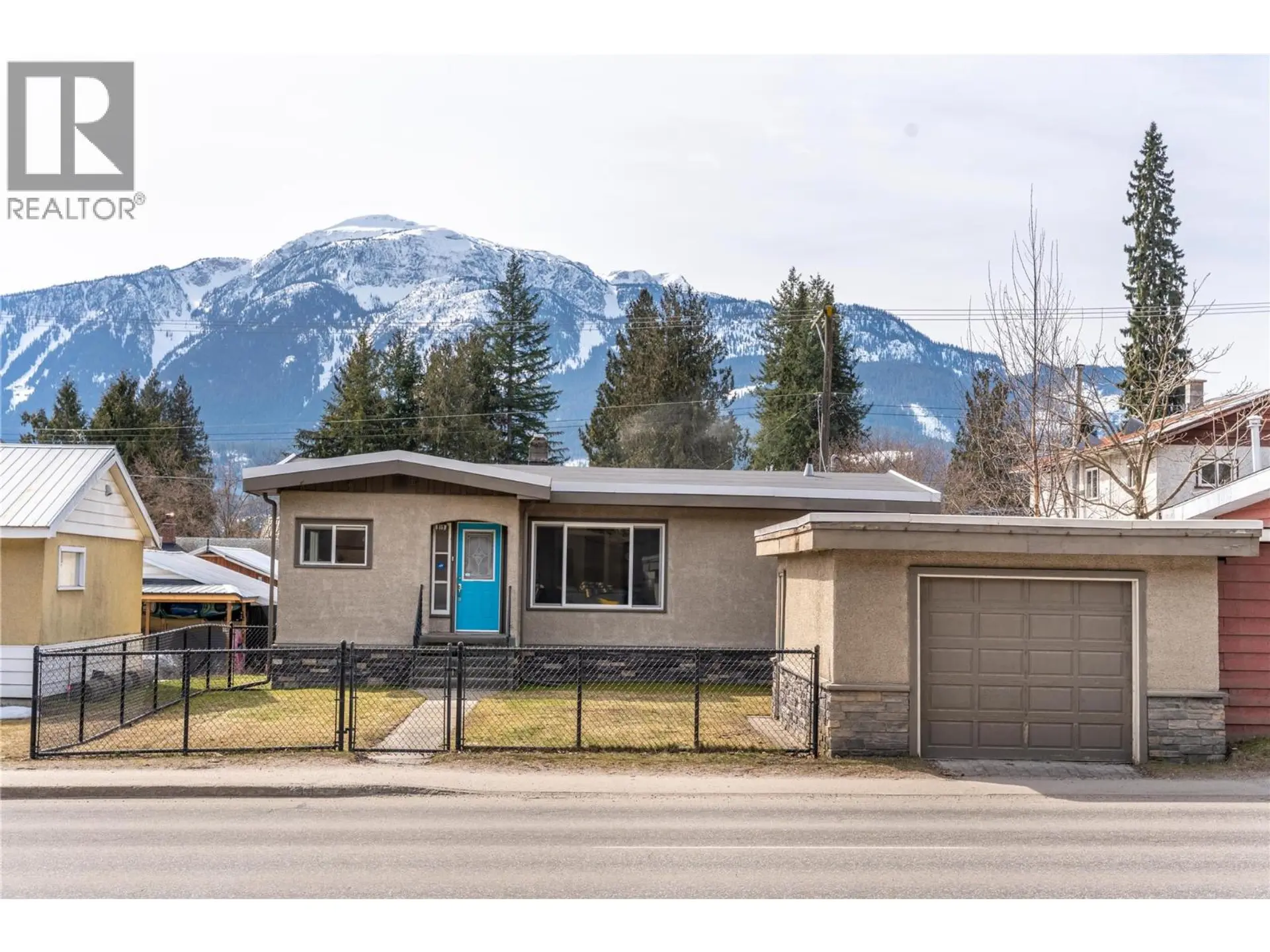 Property at 819 Victoria Road W, Revelstoke, BC