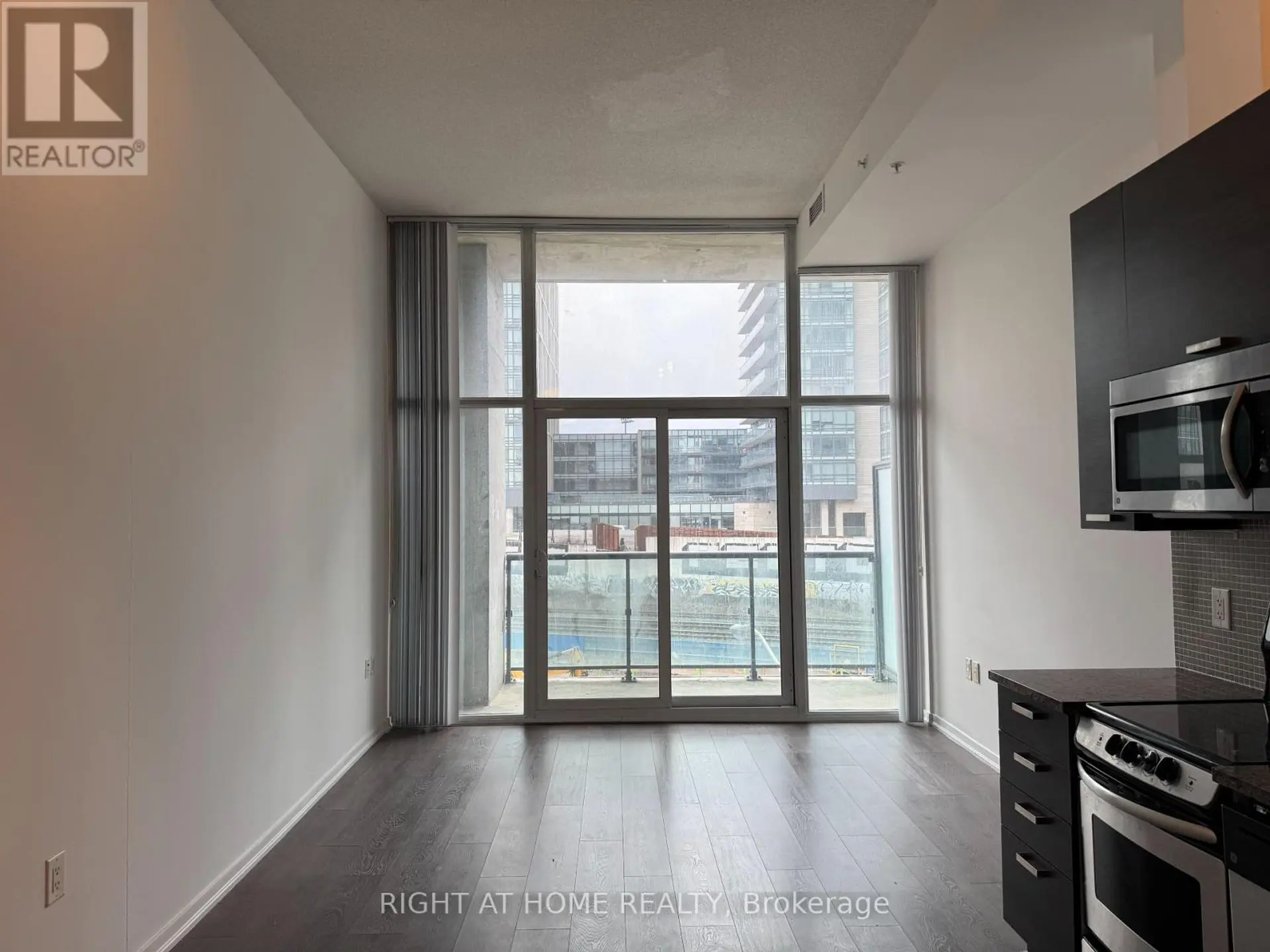 #321 36 LISGAR STREET - Image 11