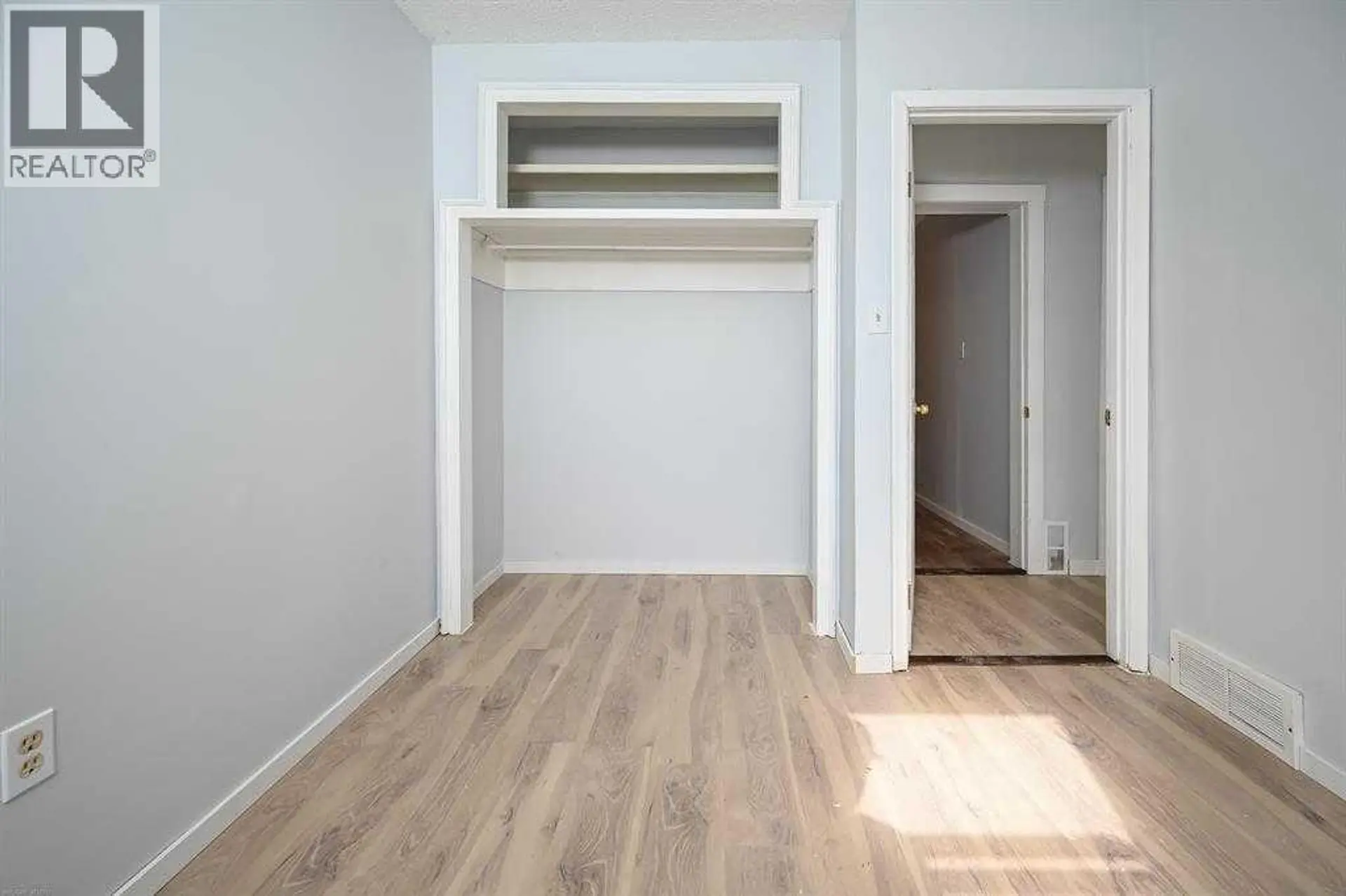 1024 18 AVENUE SE - Image 14