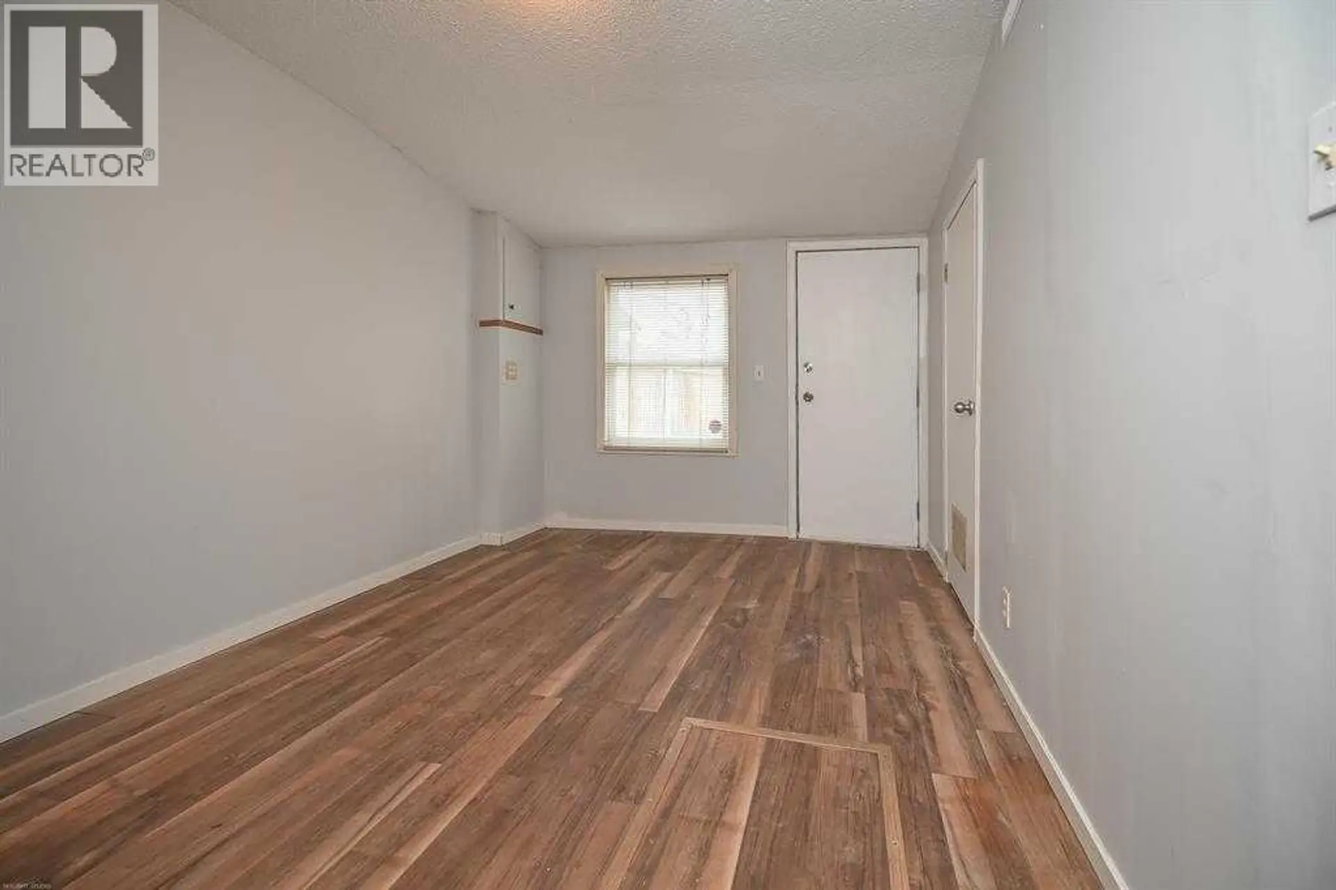 1024 18 AVENUE SE - Image 15