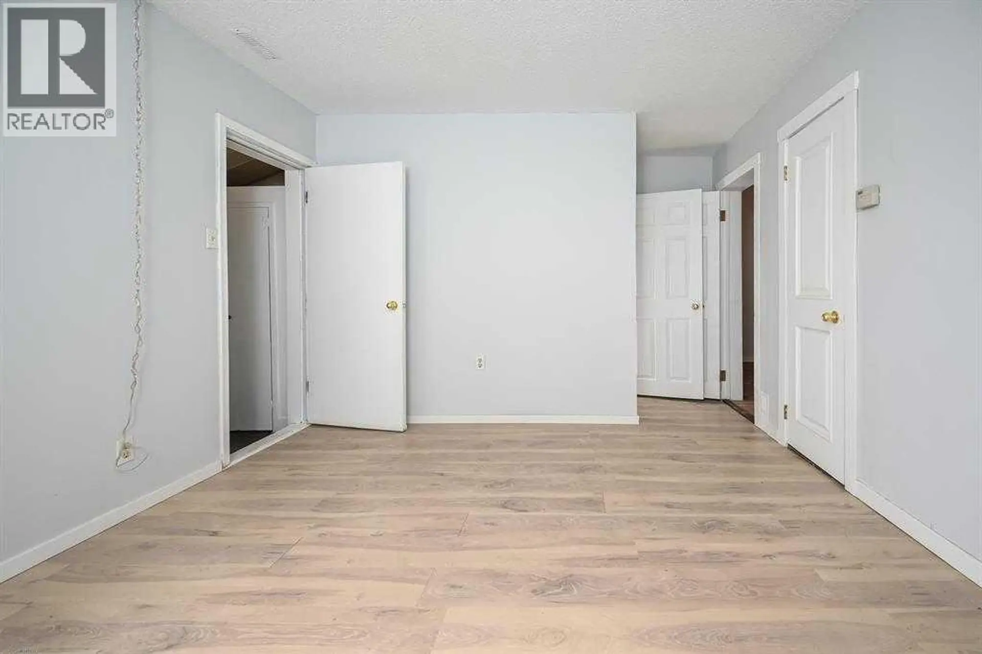 1024 18 AVENUE SE - Image 12