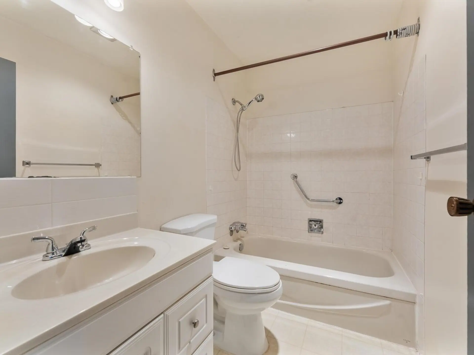#19 3851 Blundell Road - Image 14