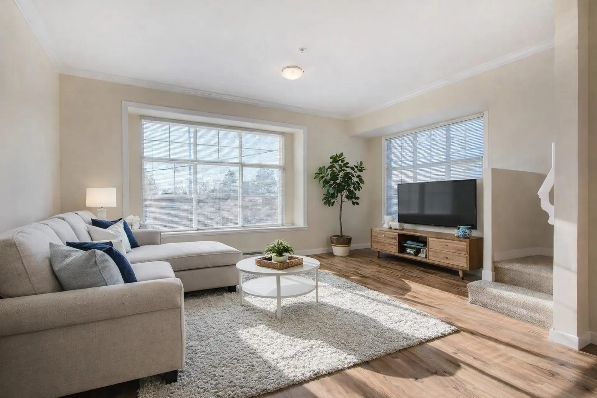 #1 22466 North Avenue - Image 2