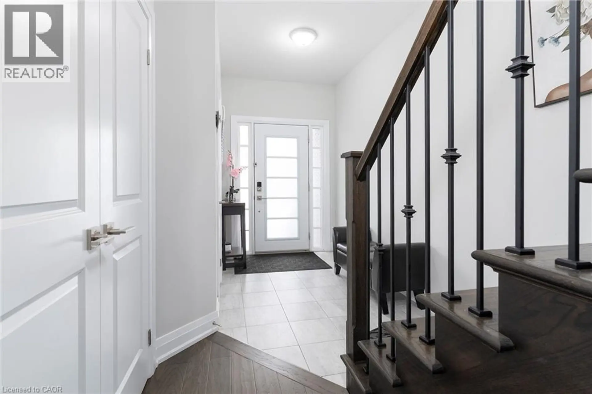 #42 520 GREY STREET - Image 2
