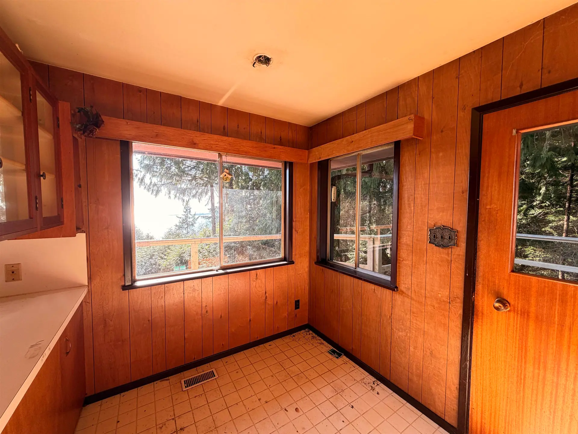 8131 Redrooffs Road - Image 6