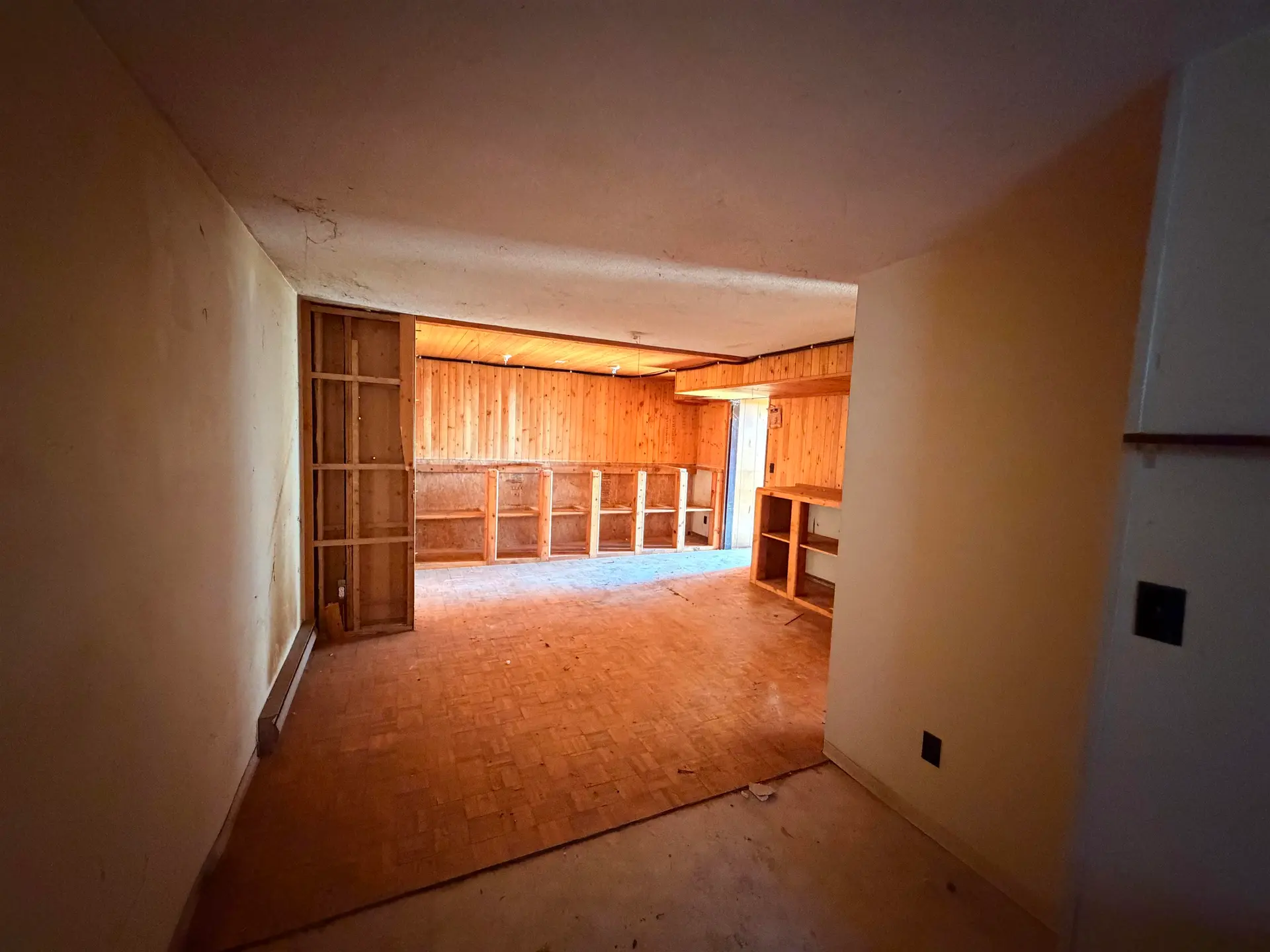 8131 Redrooffs Road - Image 12