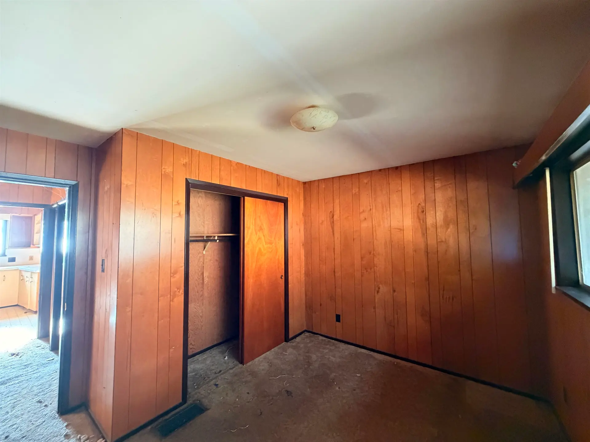 8131 Redrooffs Road - Image 4