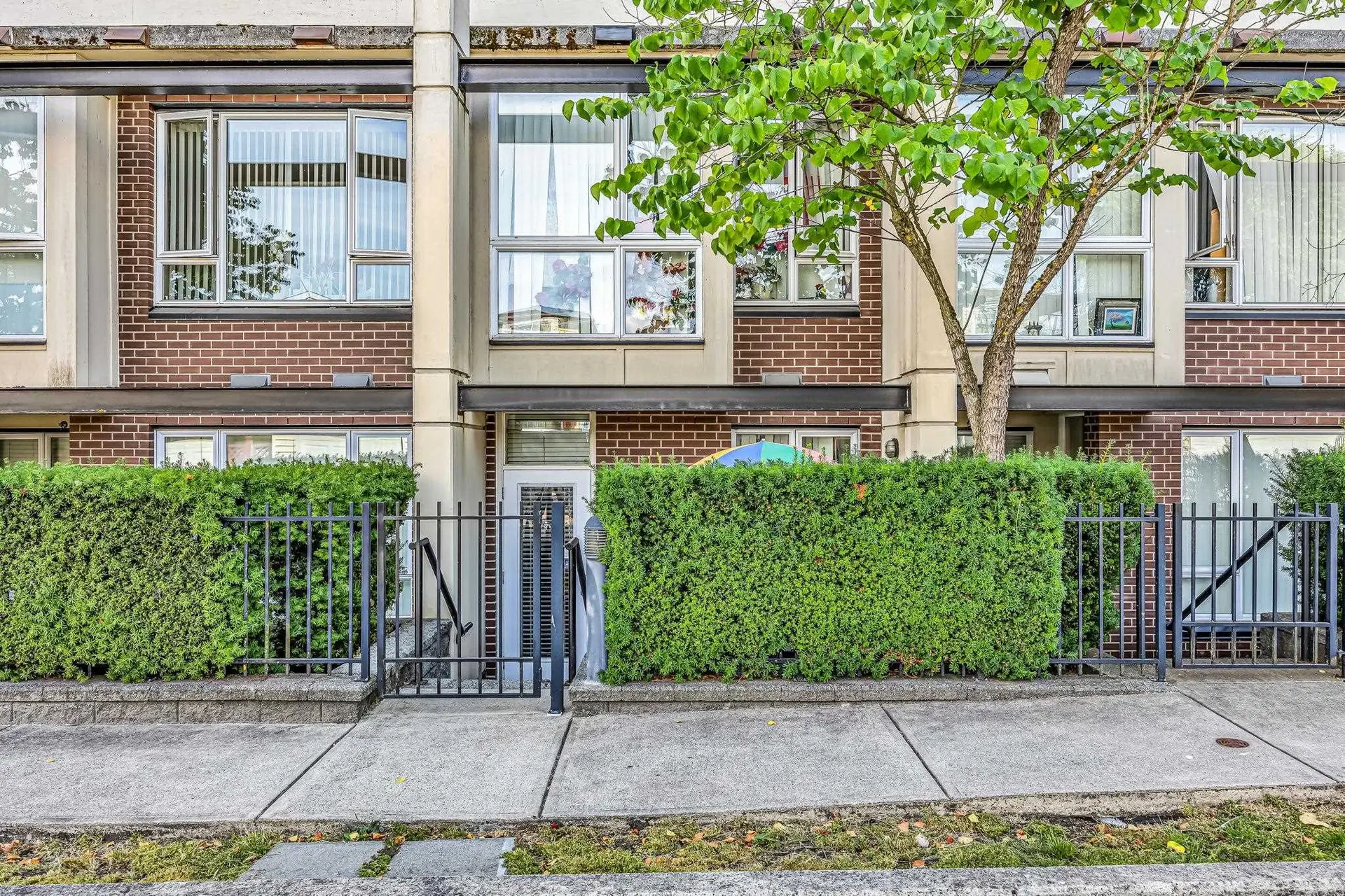 #55 2239 Kingsway - Image 12