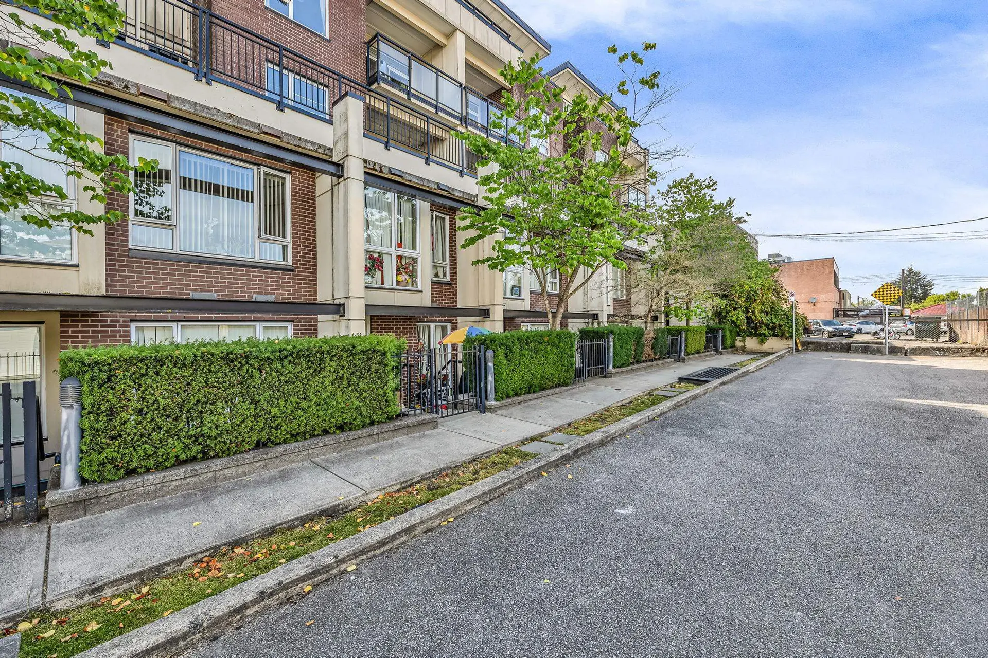 #55 2239 Kingsway - Image 3