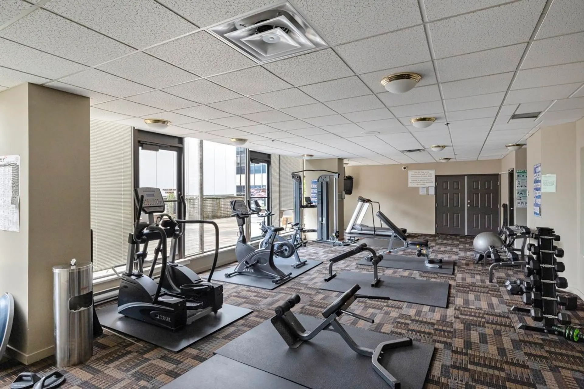 #909 1010 Howe Street - Image 3