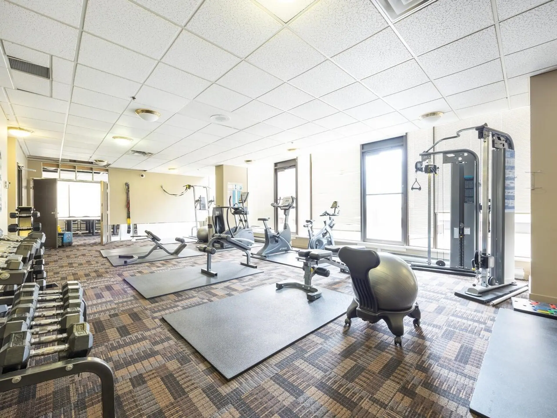#909 1010 Howe Street - Image 5