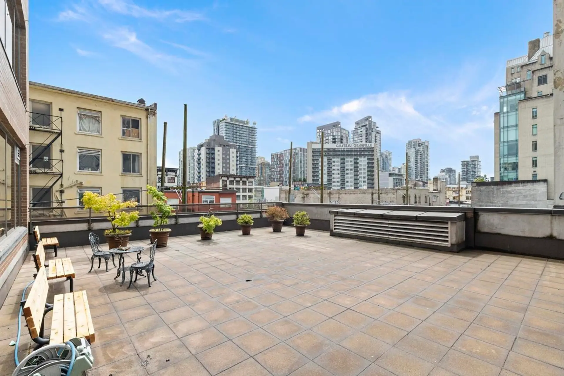 #909 1010 Howe Street - Image 4