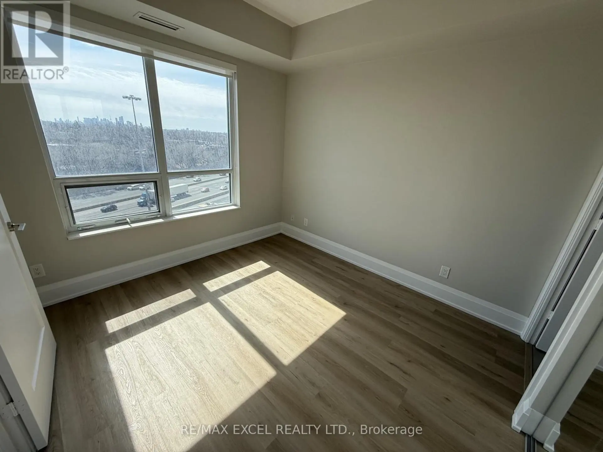 #906 120 HARRISON GARDEN BOULEVARD - Image 8