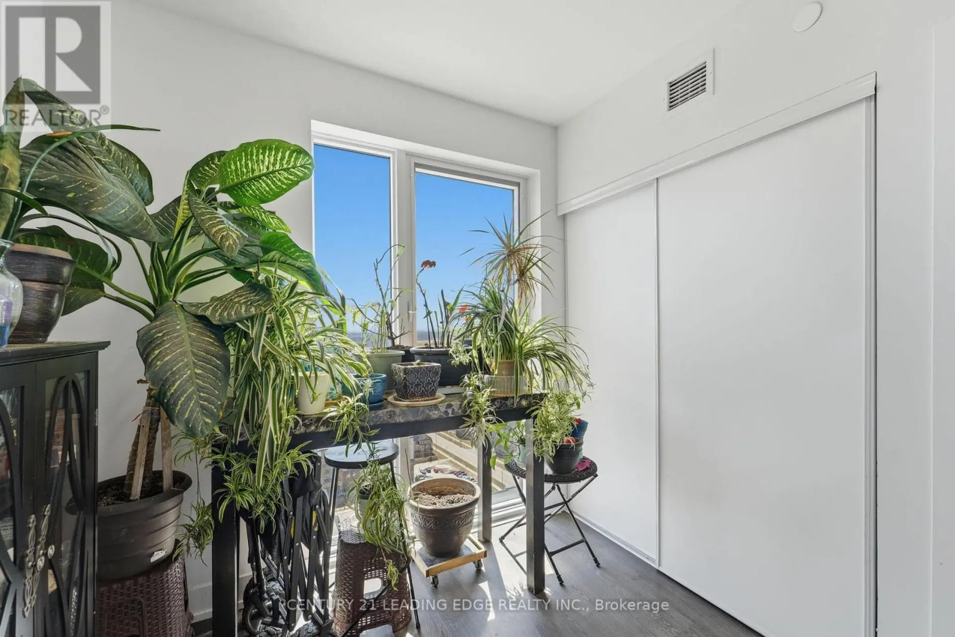 #2516 2550 SIMCOE STREET N - Image 8