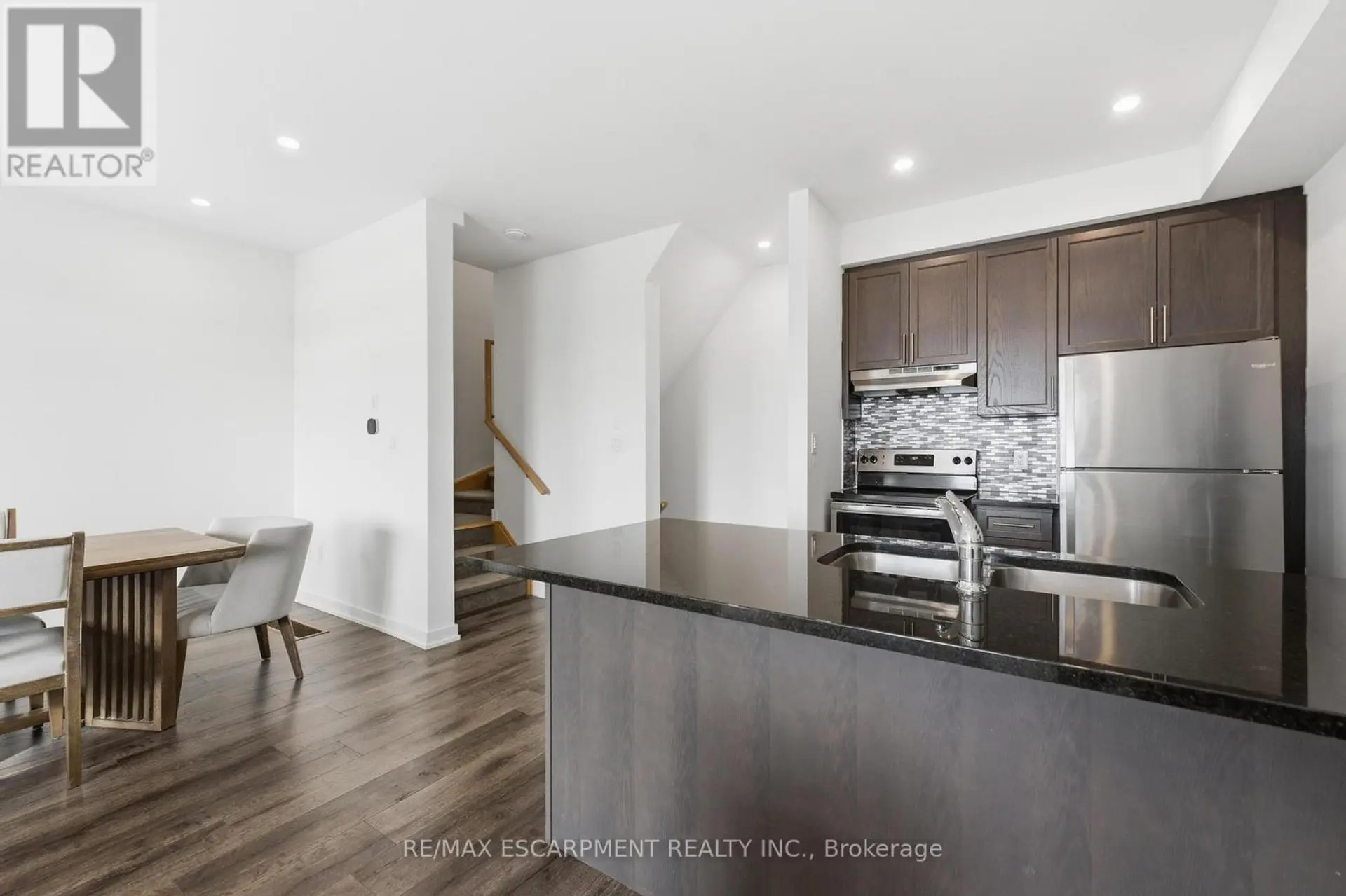 #44 590 NORTH SERVICE ROAD - Image 8