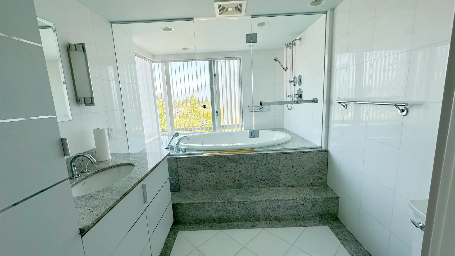 #10 2575 Tolmie Street - Image 7