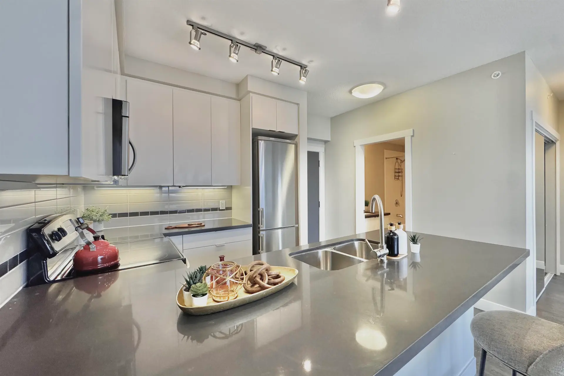 #1103 9025 Highland Court - Image 7