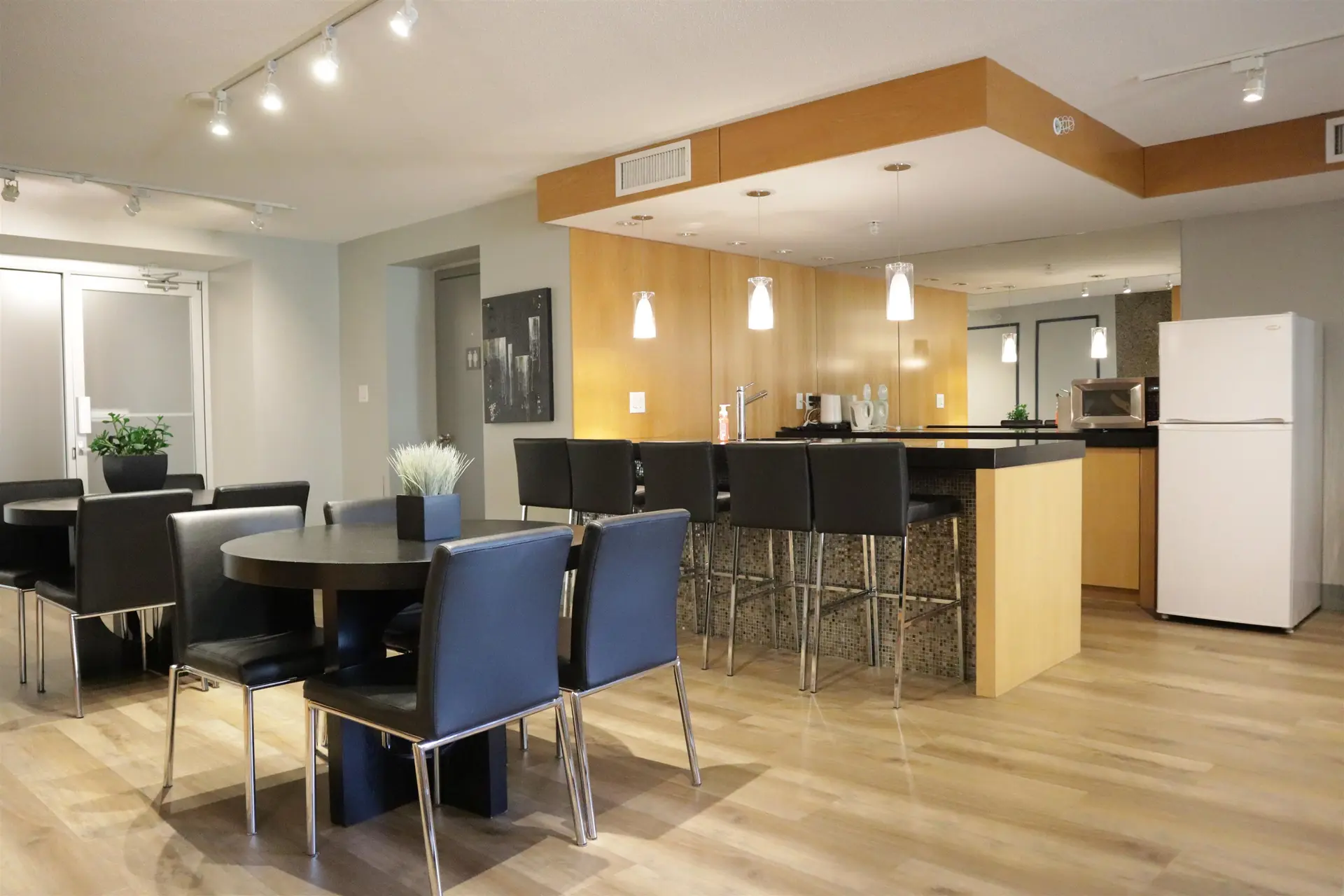 #2009 9868 Cameron Street - Image 12