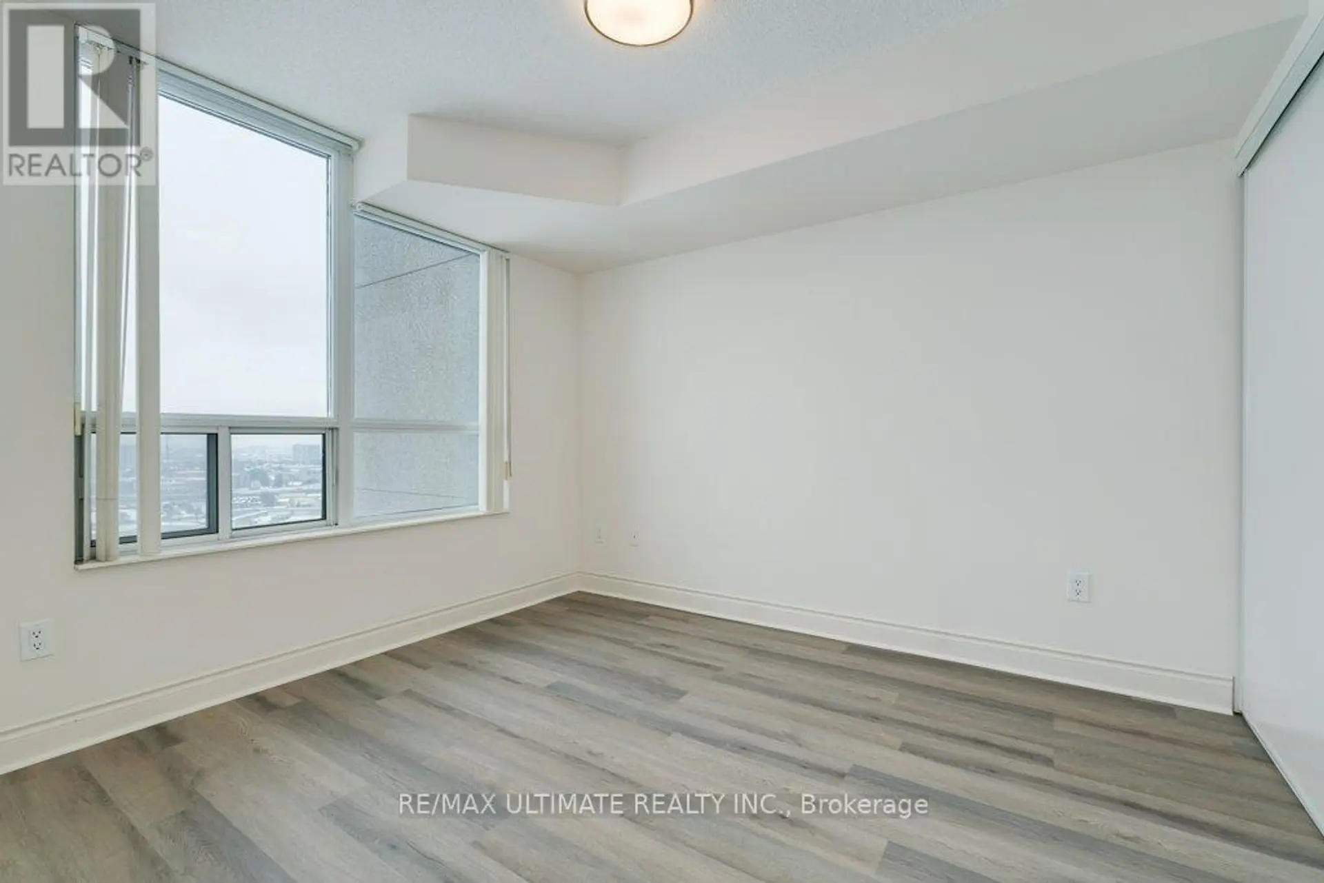 #1906 60 BRIAN HARRISON WAY - Image 10