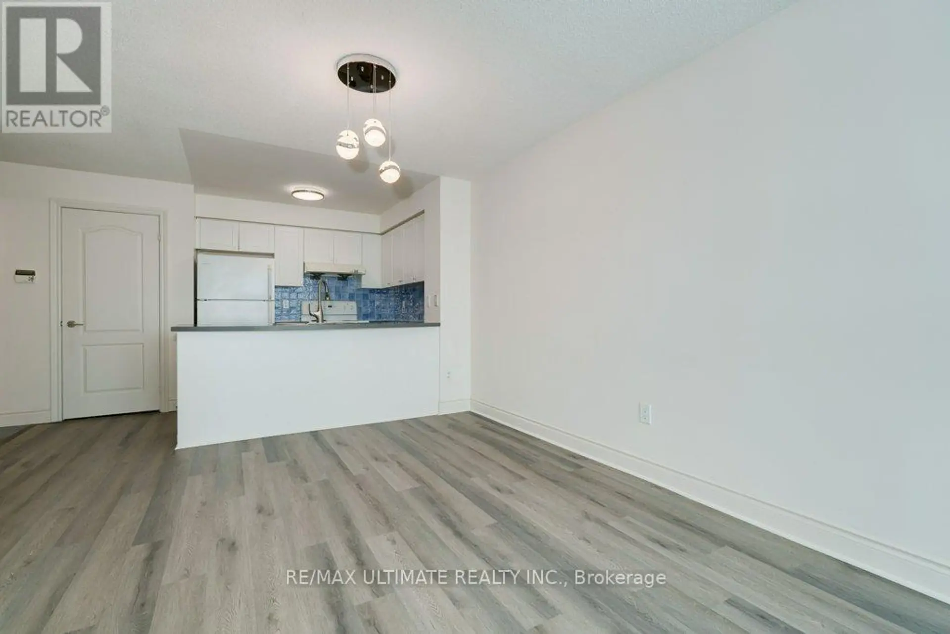 #1906 60 BRIAN HARRISON WAY - Image 6