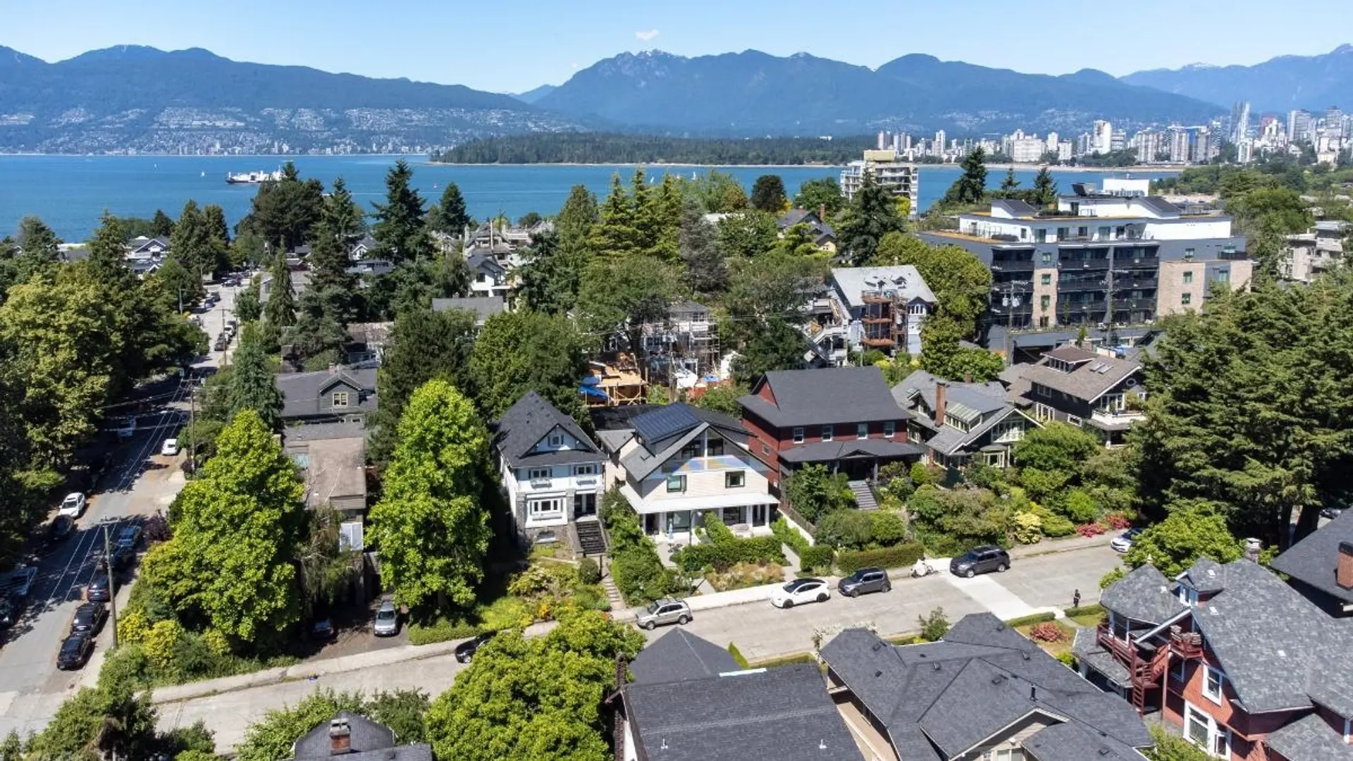 Property at 2575 W 3rd Avenue, Vancouver, BC