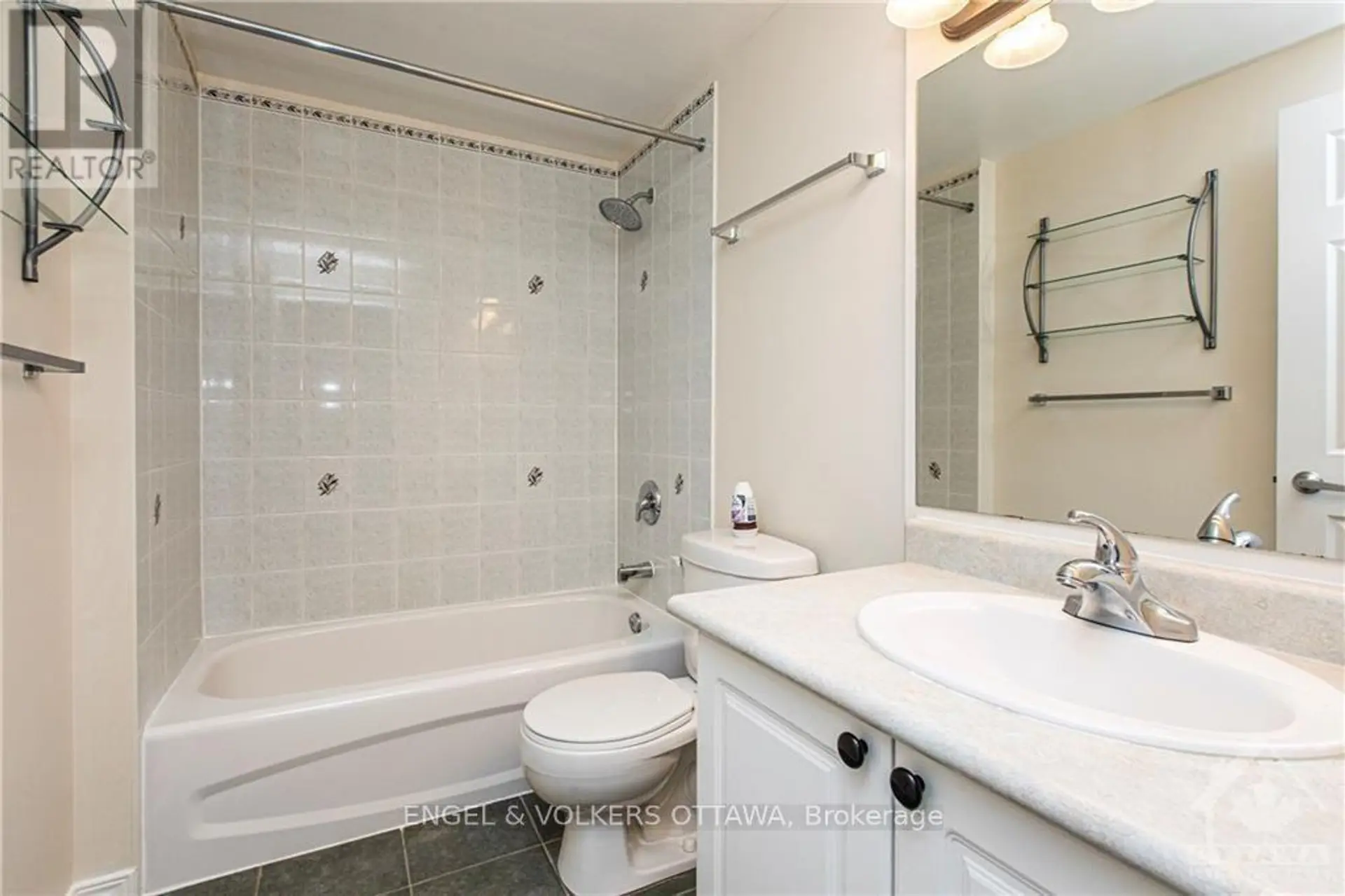 #602 134 YORK STREET - Image 10