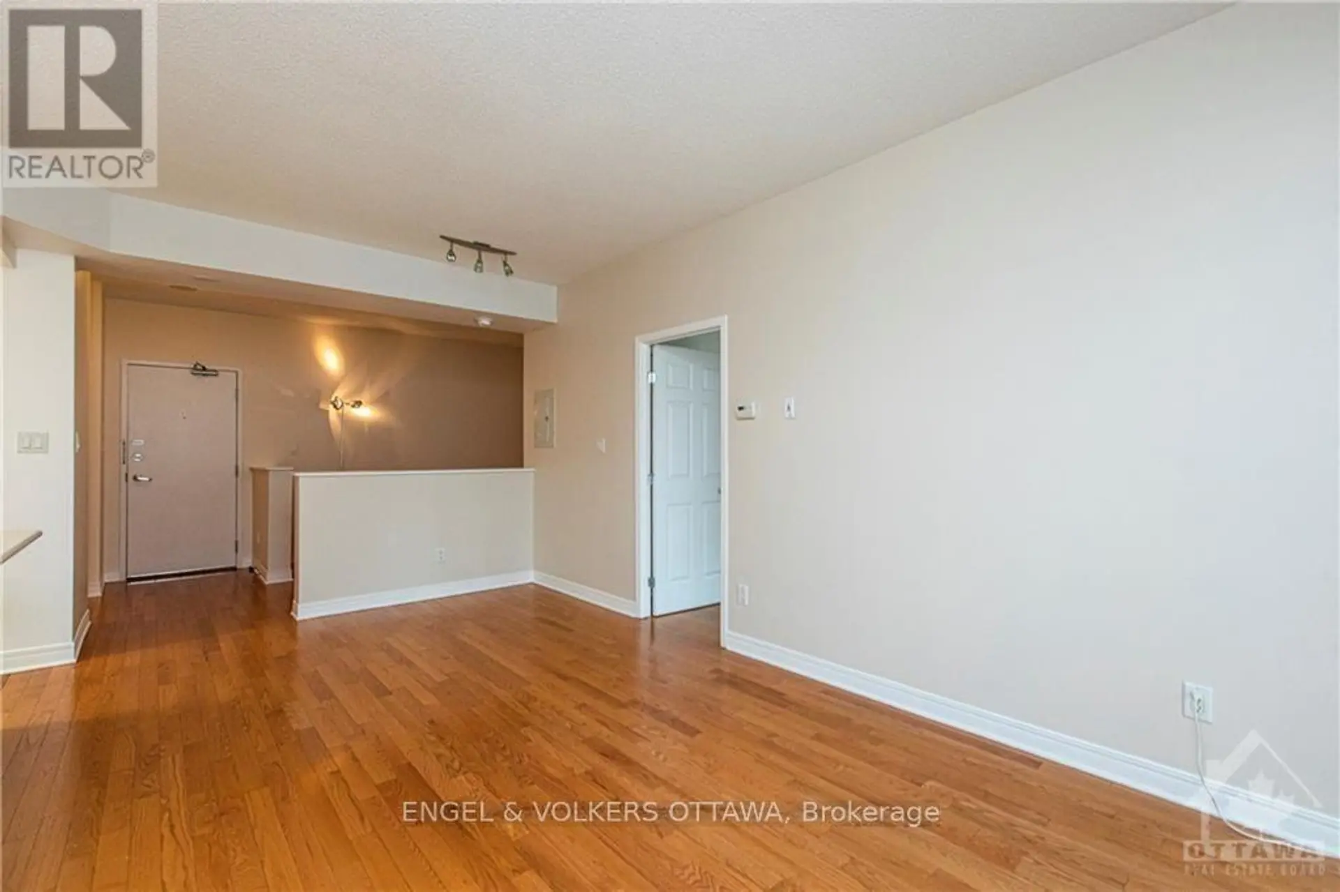 #602 134 YORK STREET - Image 7