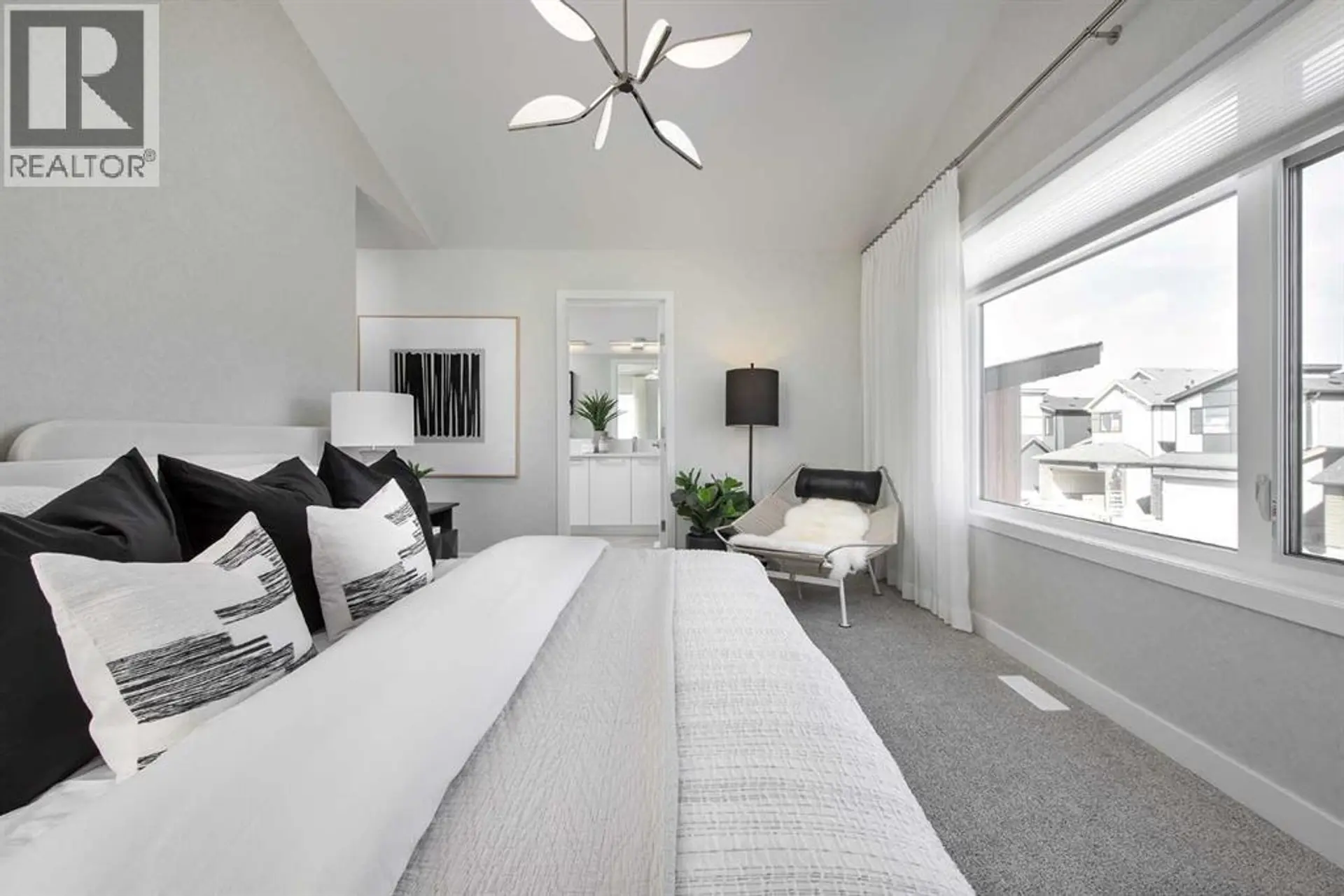 51 HEARTWOOD VILLAS SE - Image 4