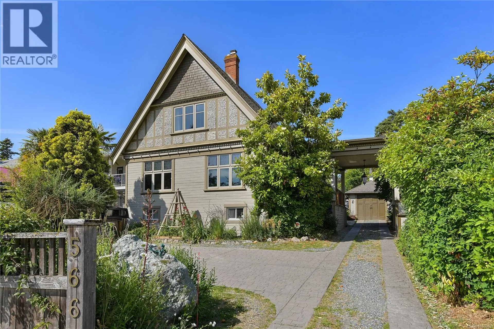 Property at 566 Gorge Rd W, Saanich, BC