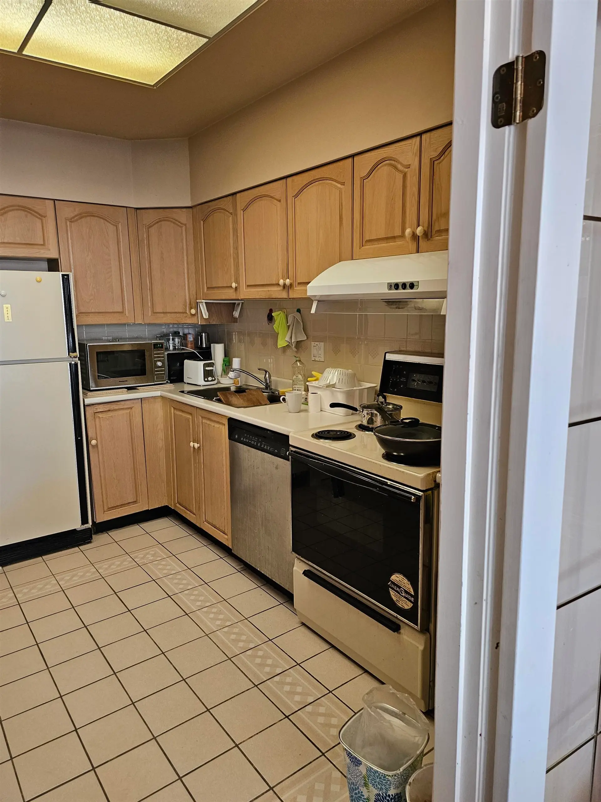 #2002 5885 Olive Avenue - Image 4